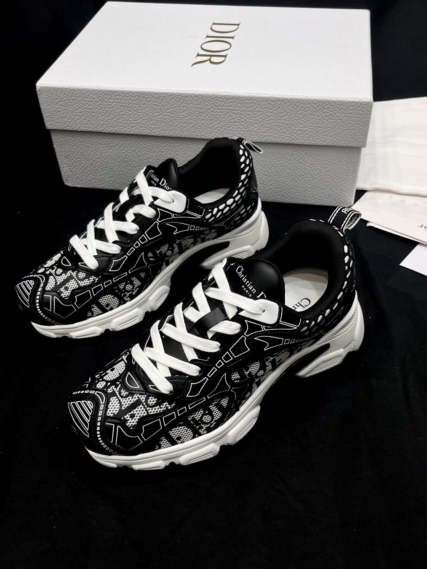 Dior Vibe 스니커즈