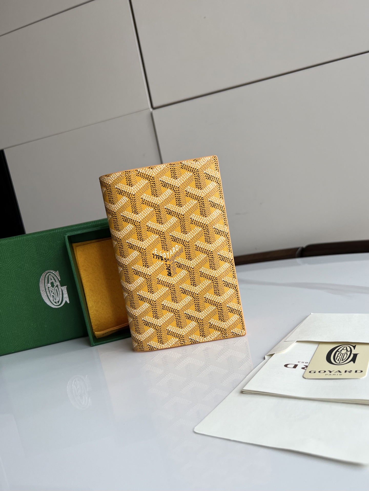 고야드 여권지갑  1.5 cm x 10 cm x14cm