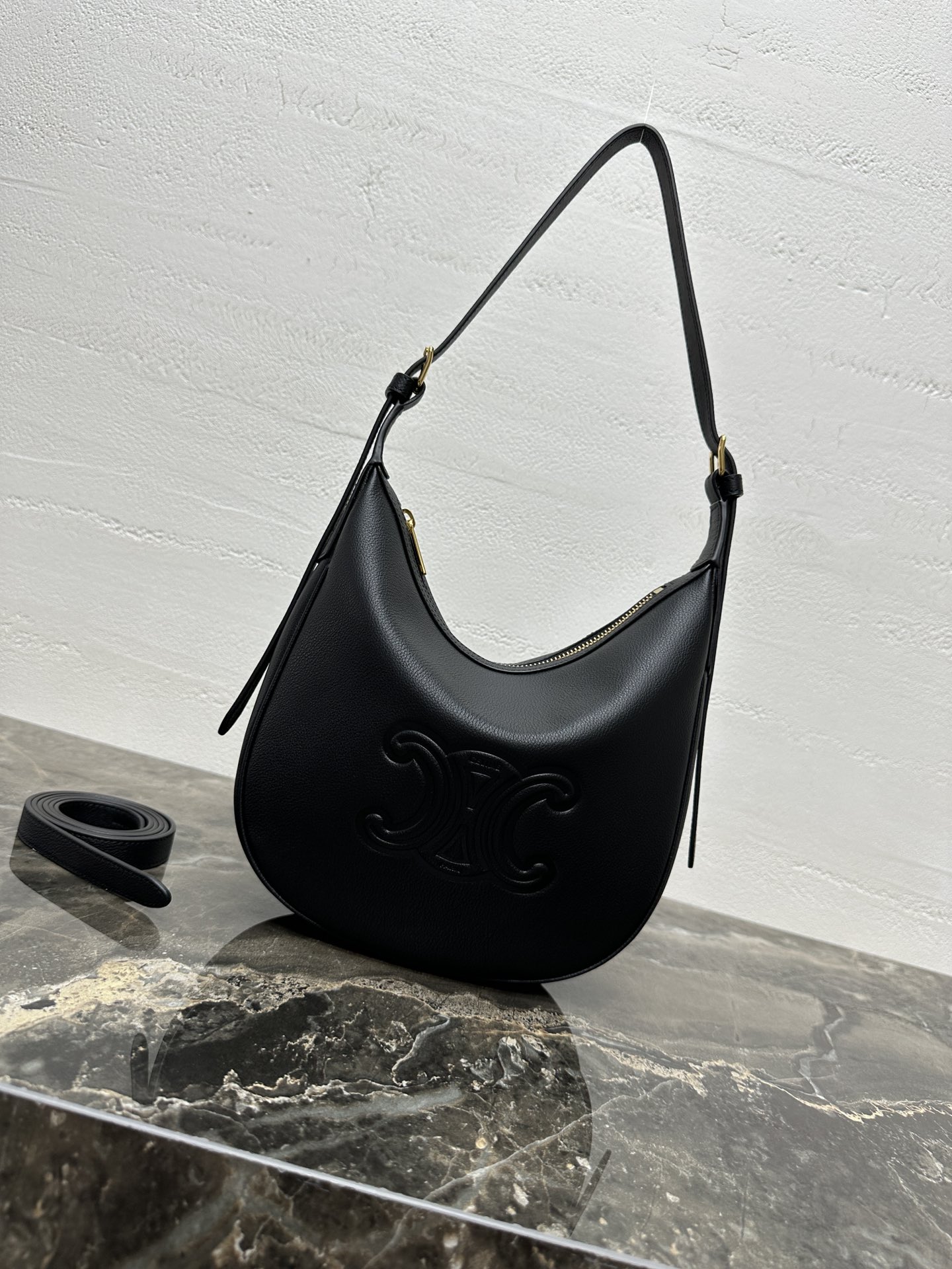 셀린느스몰 엘로이즈 트리옴프 백｜소프트 송아지가죽｜숄더백 24 X 21 X 7cm