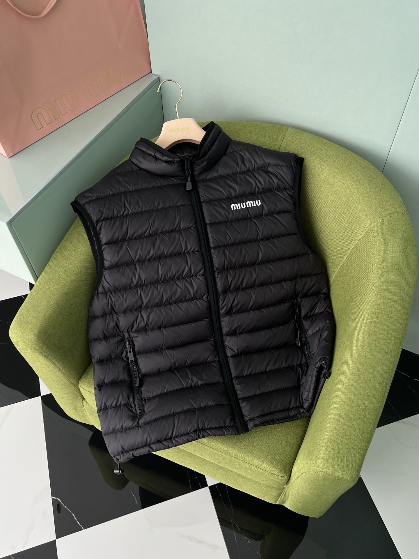 미우 미우 구스다운 라이트 폰지 다운 베스트