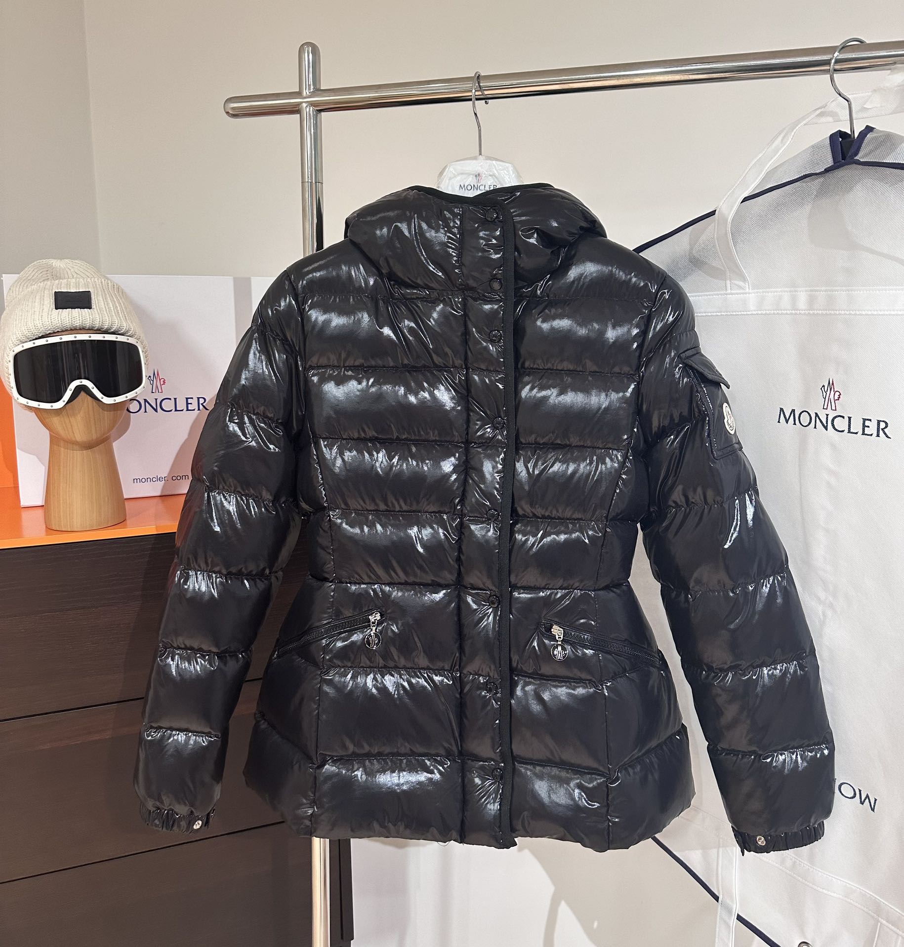 몽클레어 Barante 후드 쇼트 다운 재킷