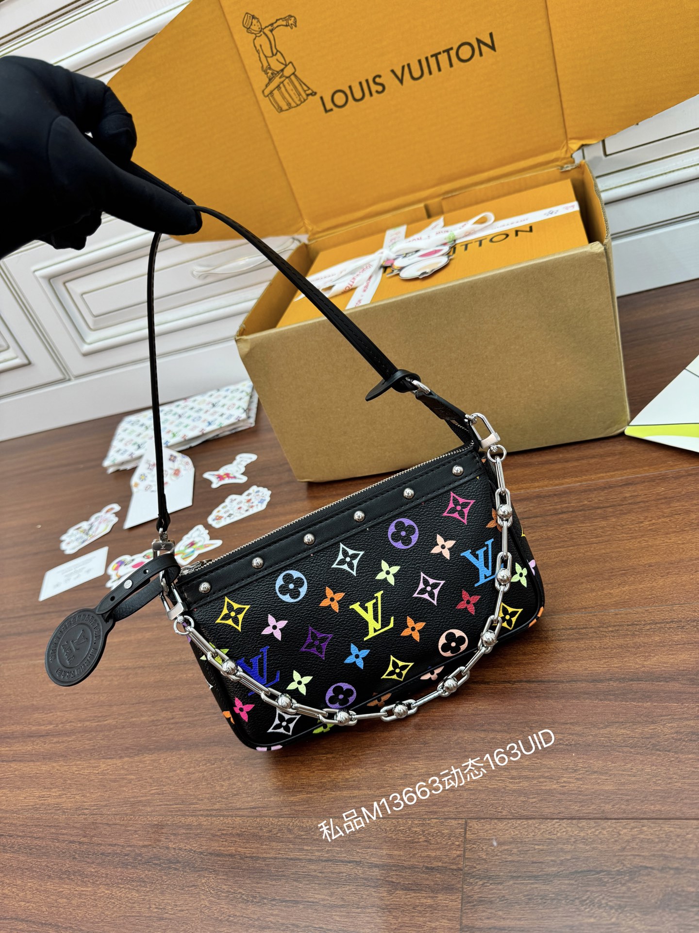 루이비통 M13663 LV x TM Pochette Accessoires