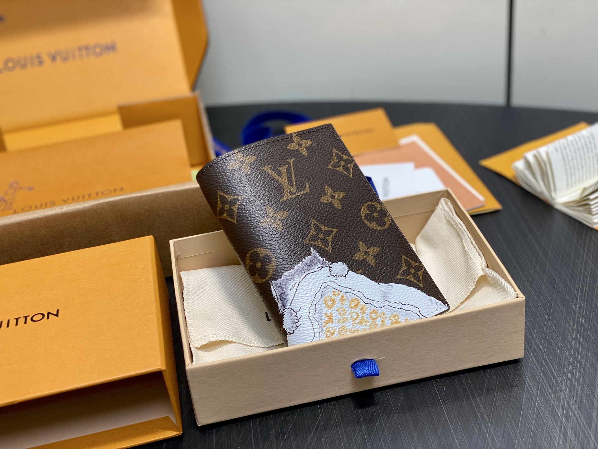 M25753 Louis Vuitton Passport Cover