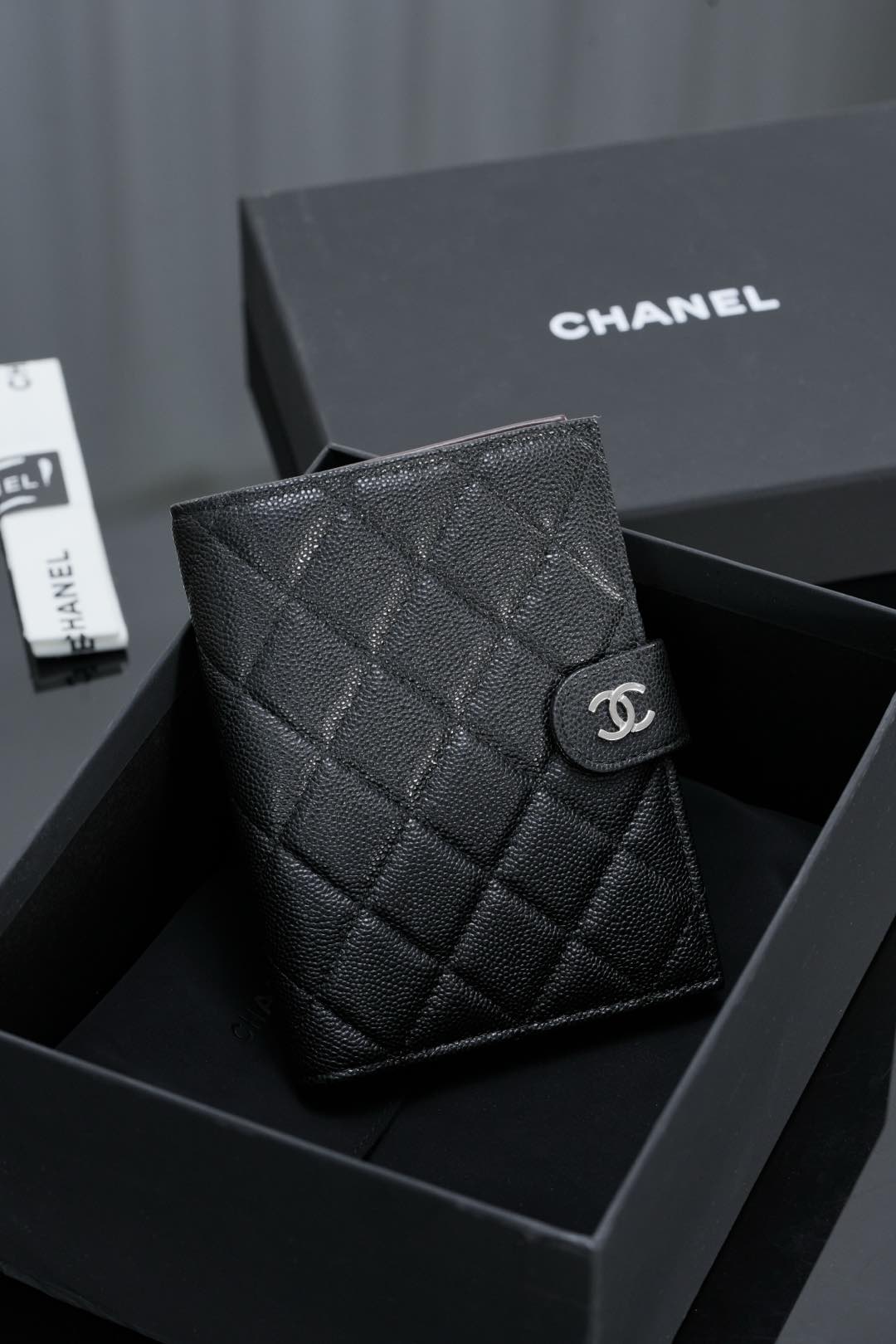  샤 ƆC ⅭＨΑＮＥⅬ ƆC 넬 클래식 여권 케이스 캐비어  AP3791