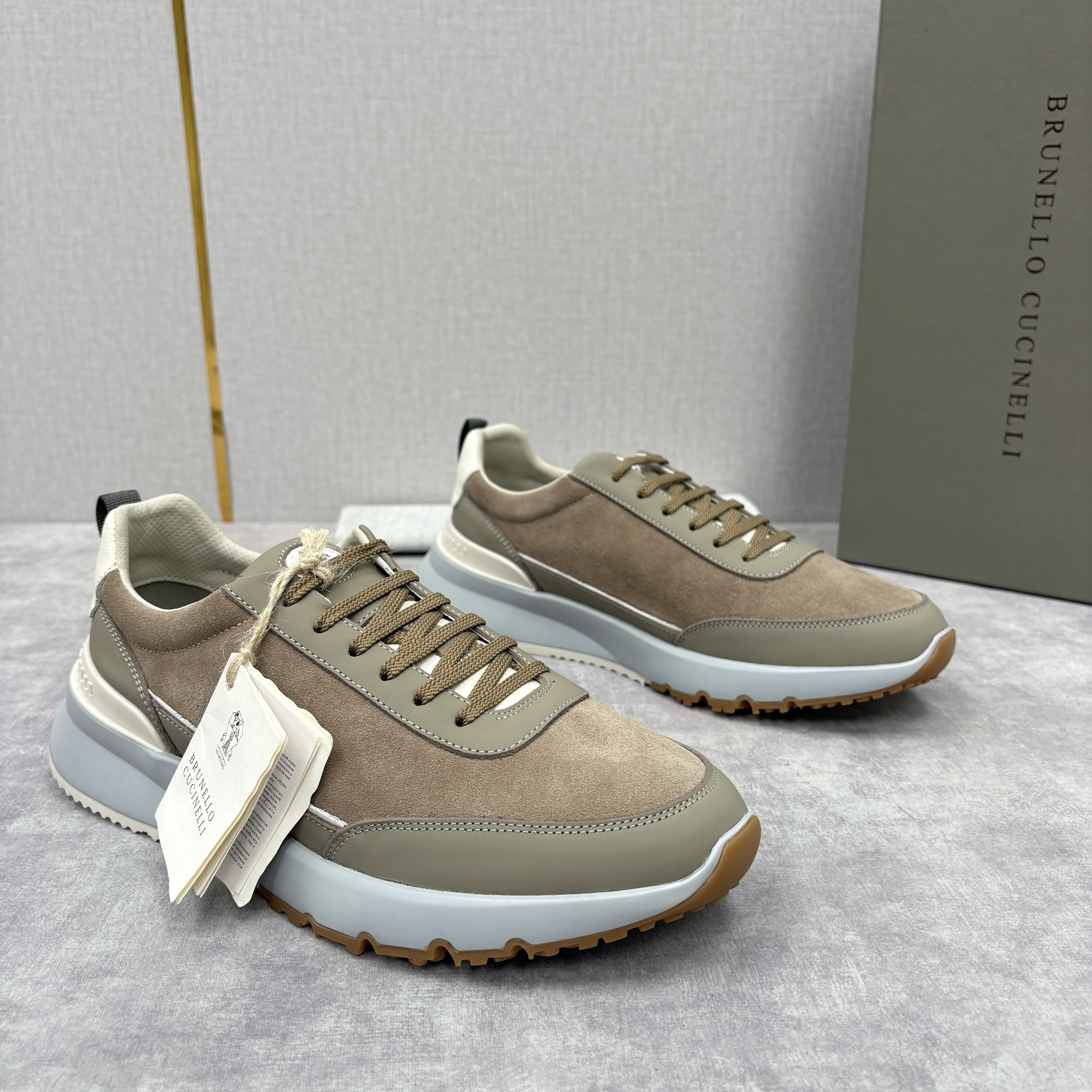 Brunello Cucinelli 로우탑 스니커즈