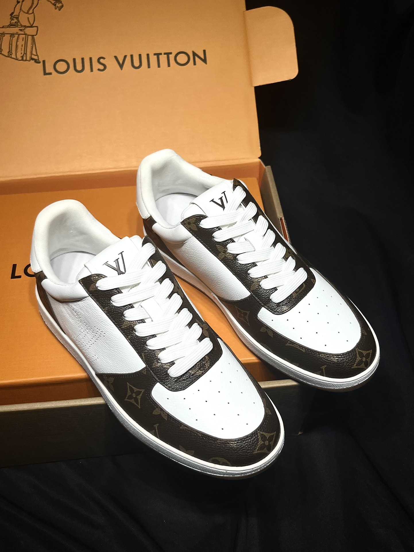 루이비통 Rivoli스니커즈