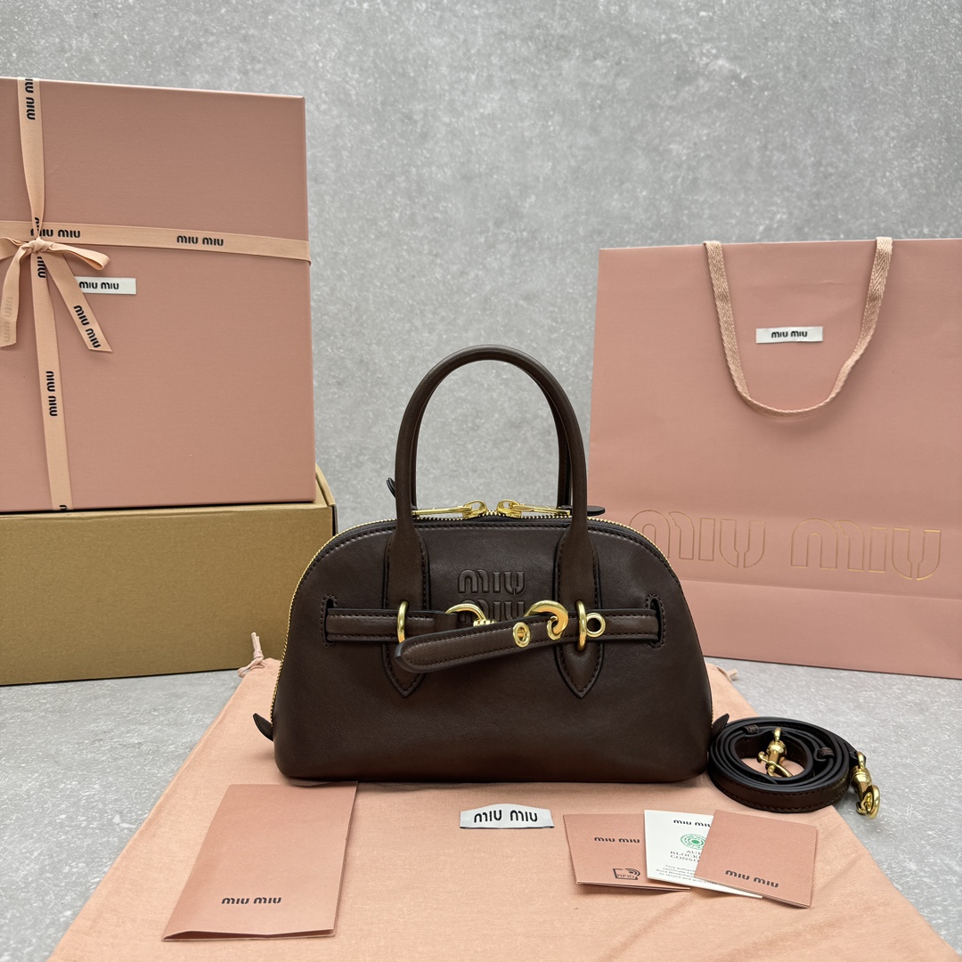 Miu Miu Small  Aventure 핸드백   28×11×17cm