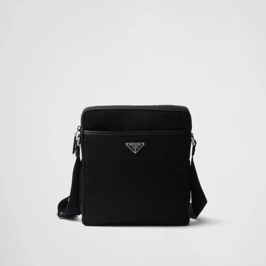 Prada 로고 플라크 지퍼 숄더백 2VH002 24x27cmx5.5cm