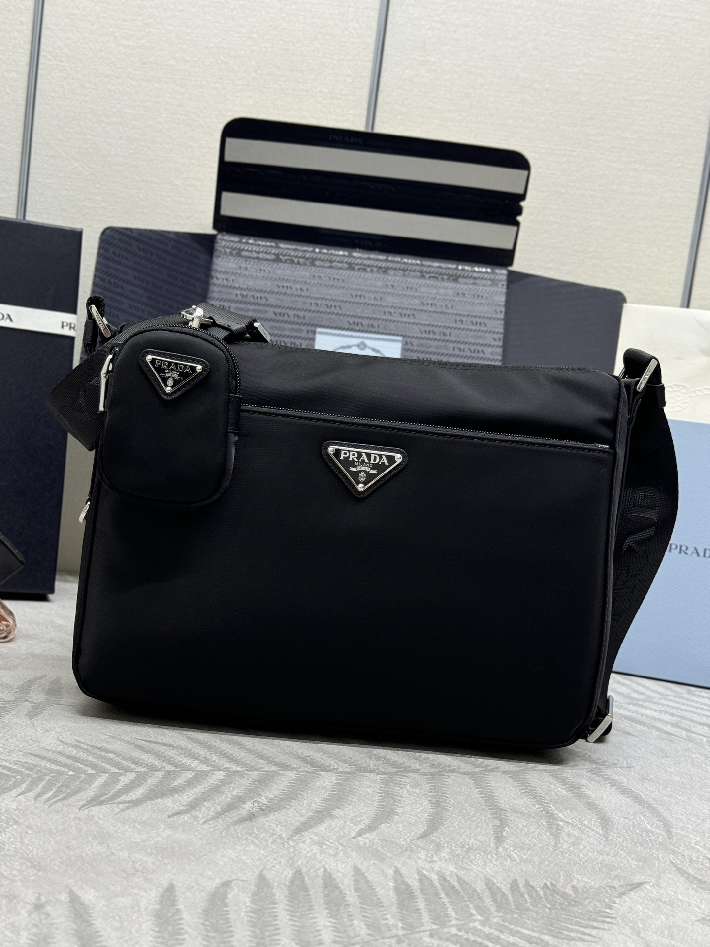 프라다 삼각로고 포코노 숄더백 1BC421 30x24x9cm.