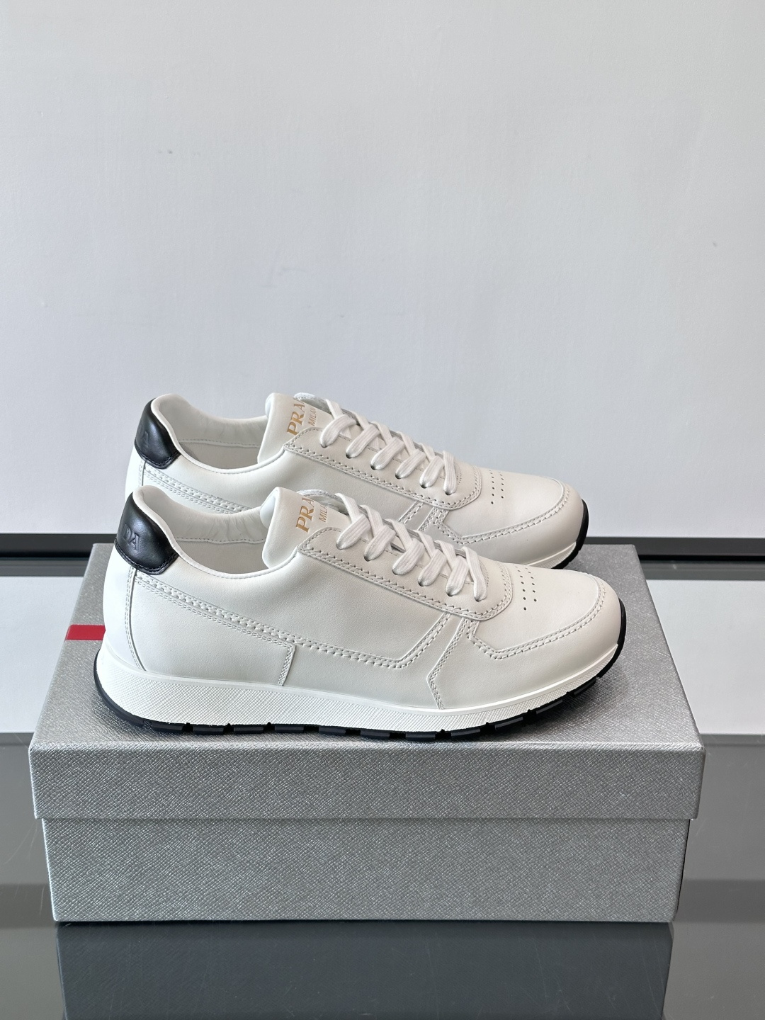 프라다 스니커즈