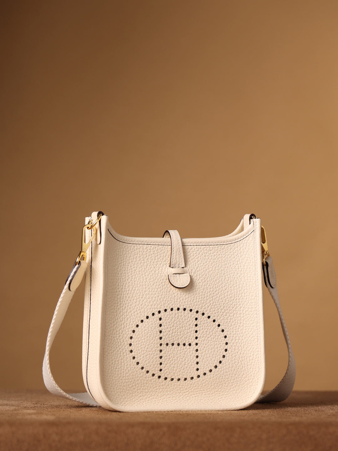 M9 Herme* Evelyne 16 bag