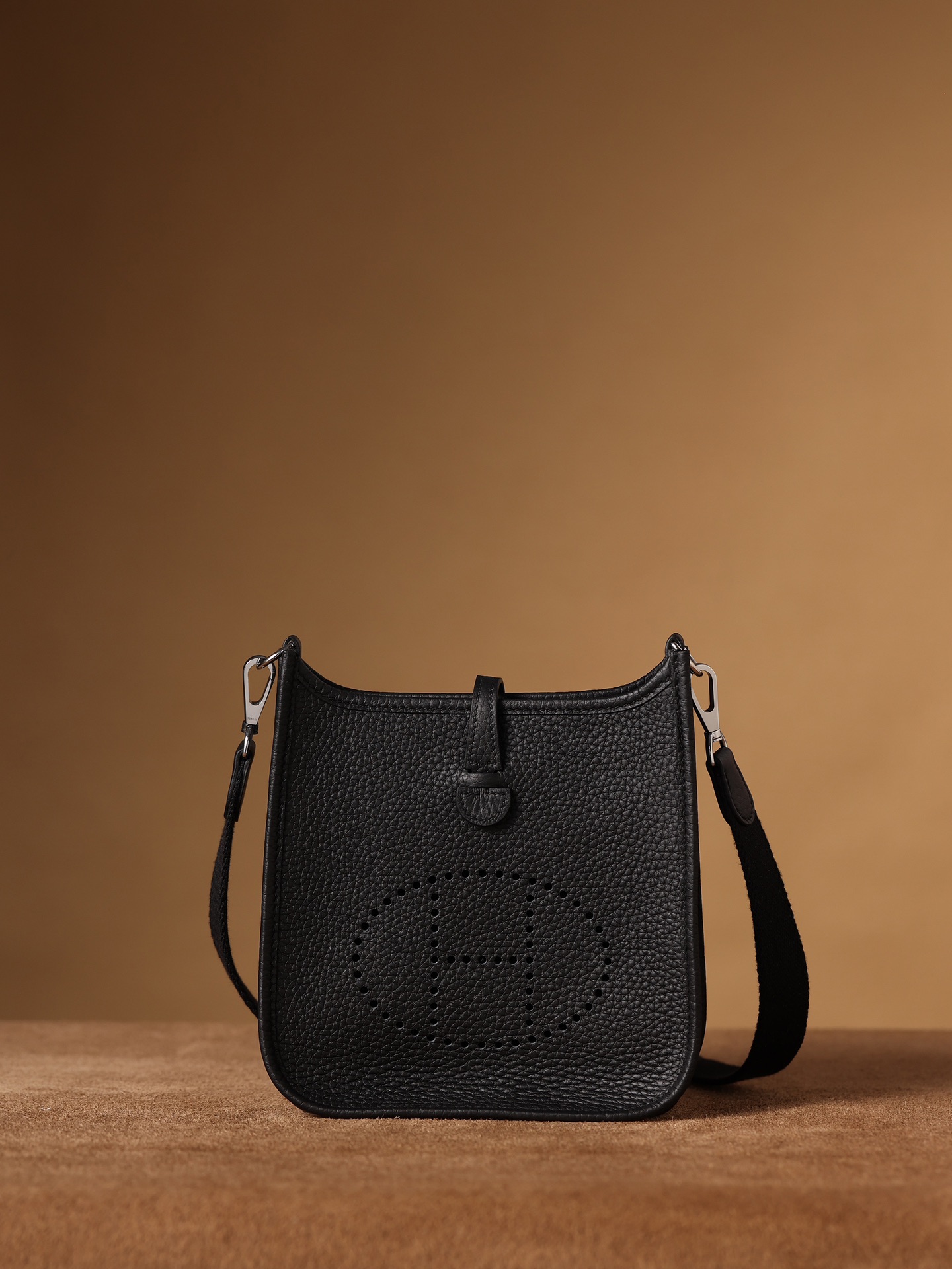 M9 Herme* Evelyne 16 bag