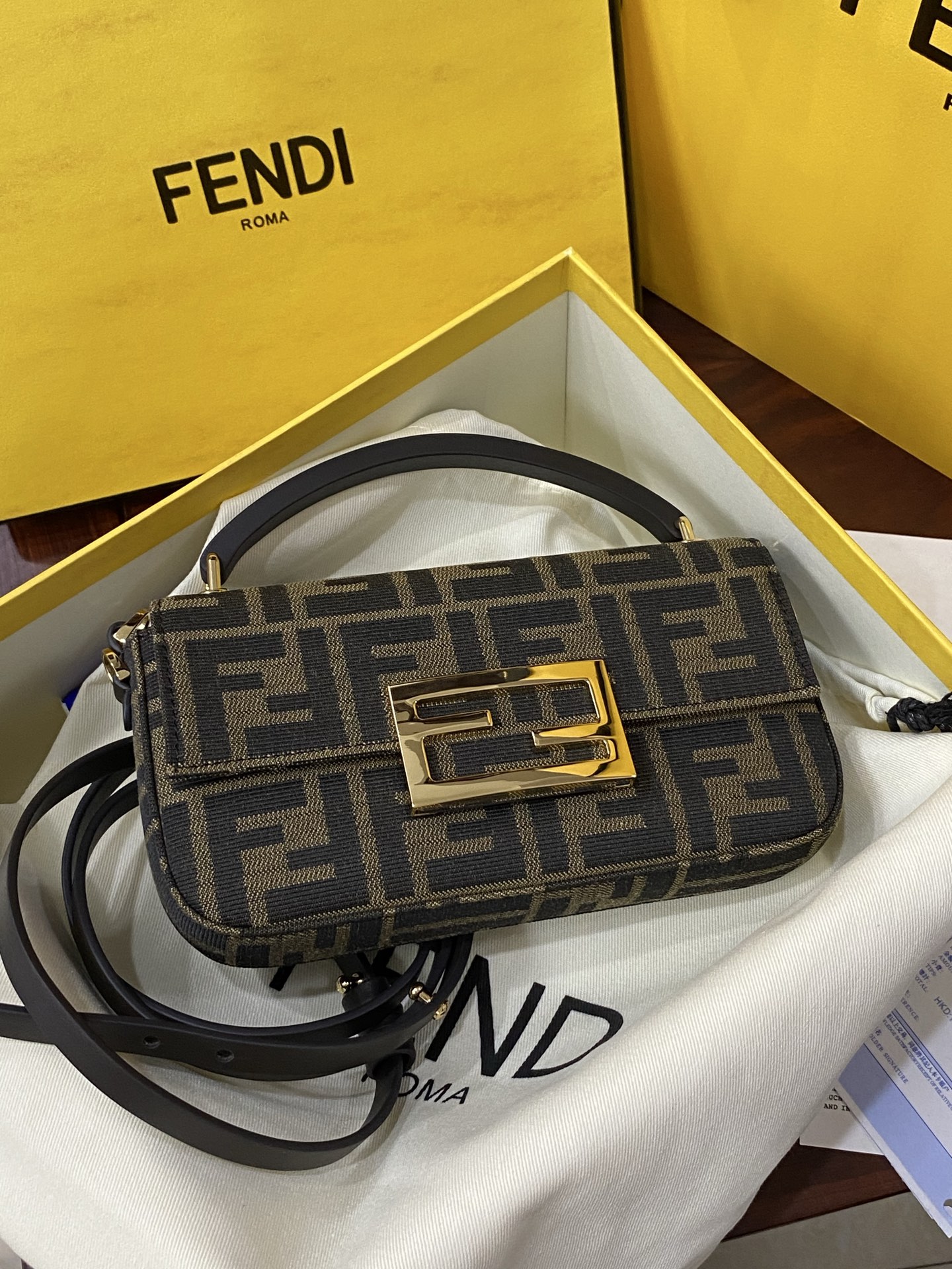 FENDI 펜디 바게트 폰 파우치 7AS142  20X11X3cm