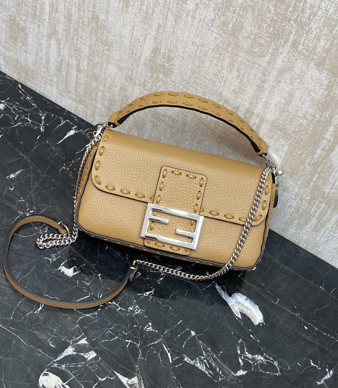 펜디 바게트 미니 백 8BS017 20X 11.5X 4 cm