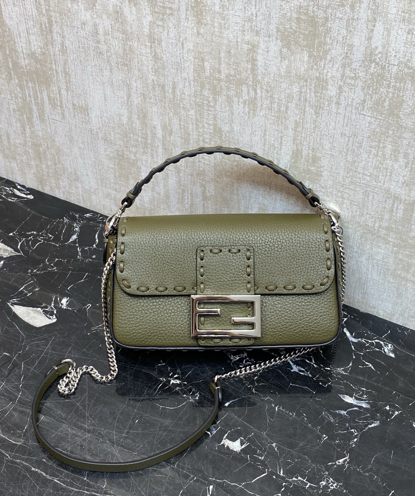 펜디 바게트 미니 백 8BS017 20X 11.5X 4 cm