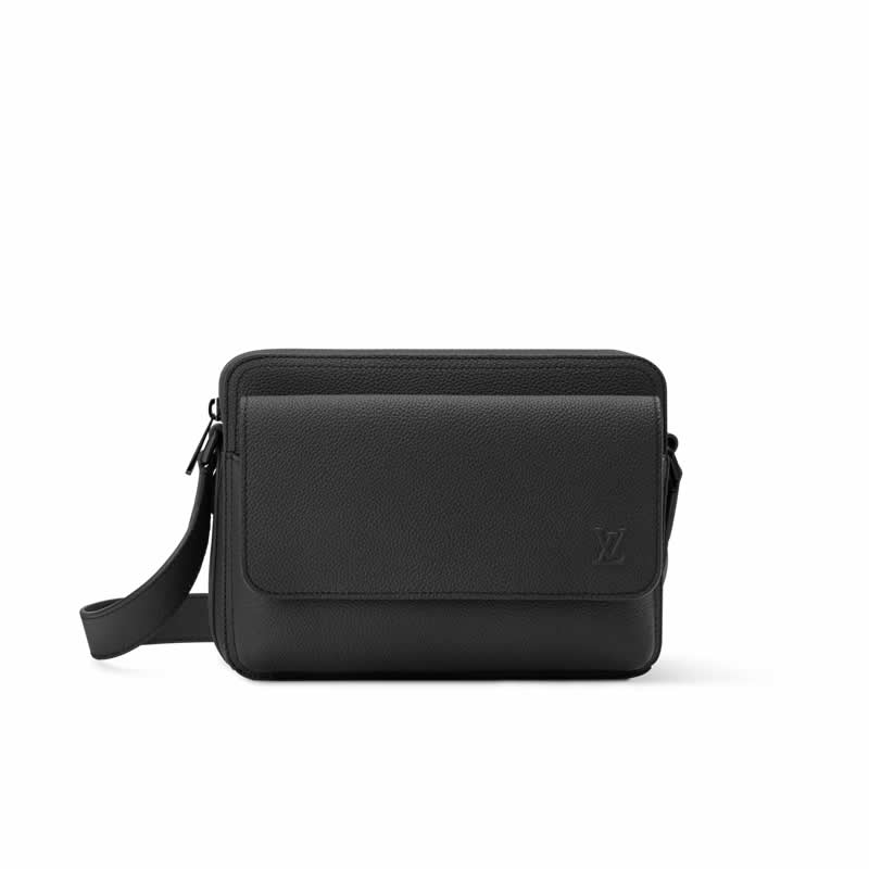 루이비통 보딩 메신저 블랙 남성 크로스백 M15265  24 × 18 × 9 cm。