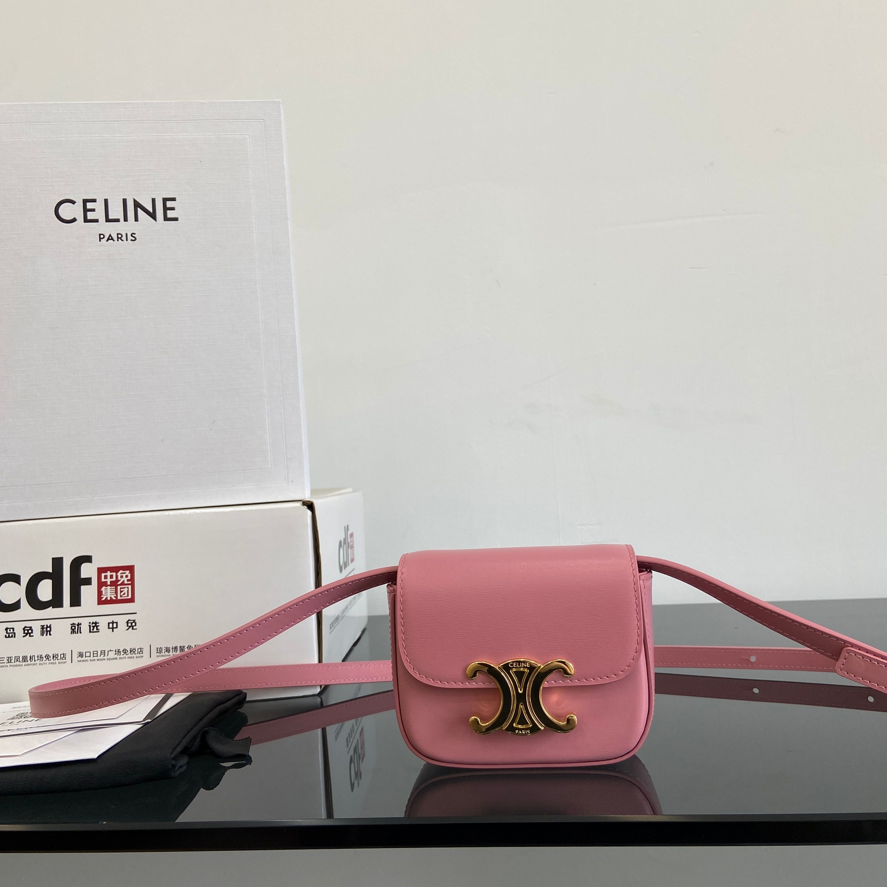 셀린느 클로드 미니 트리옹프 크로스백  11×4×8cm