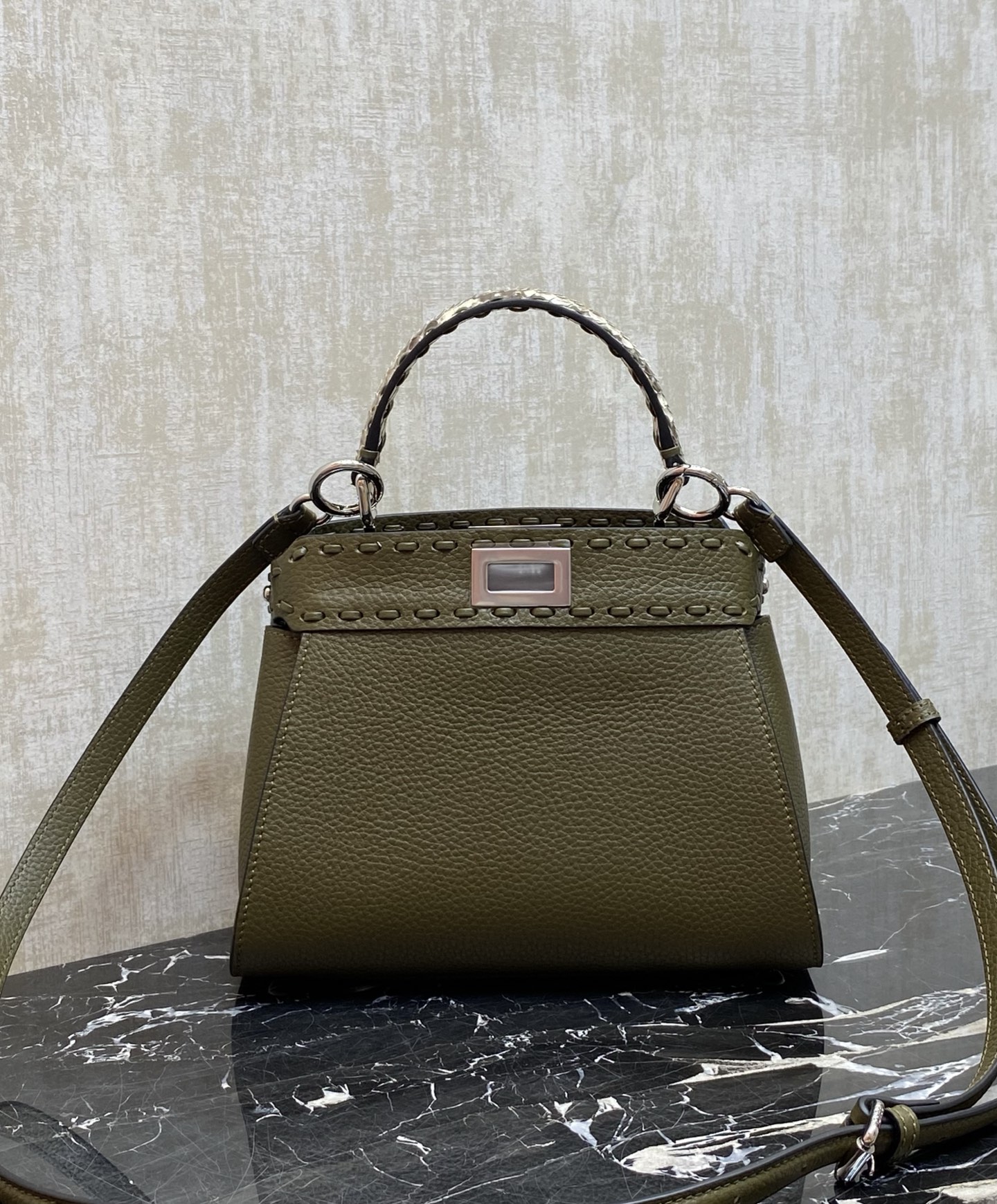 FENDI 미니 피카부  18 X11 X 23 cm