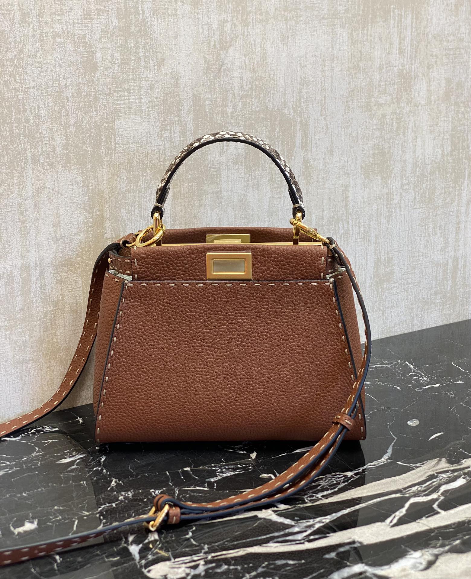 FENDI 미니 피카부  18 X11 X 23 cm