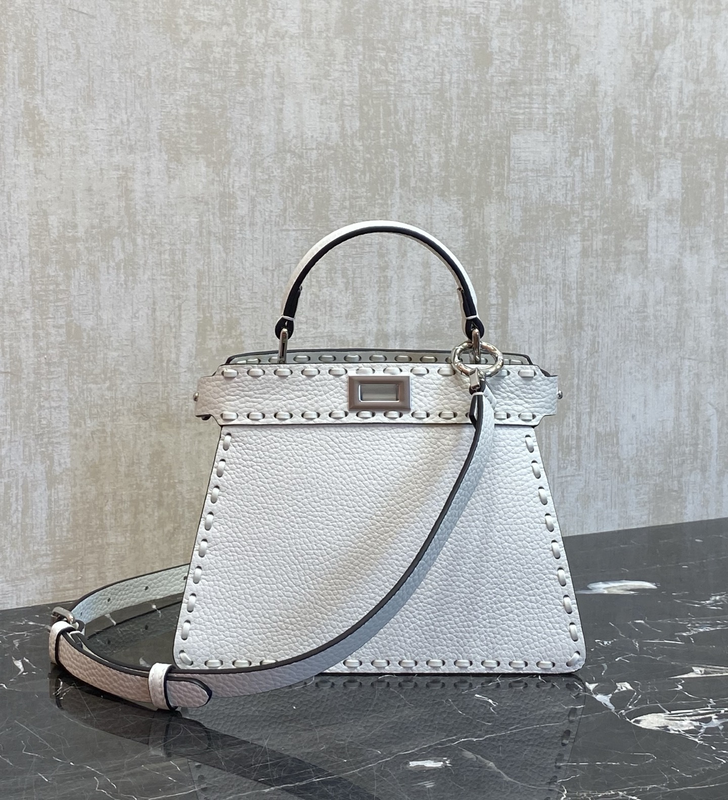 FENDI 미니 peekaboo petite  20x15.5x11cm