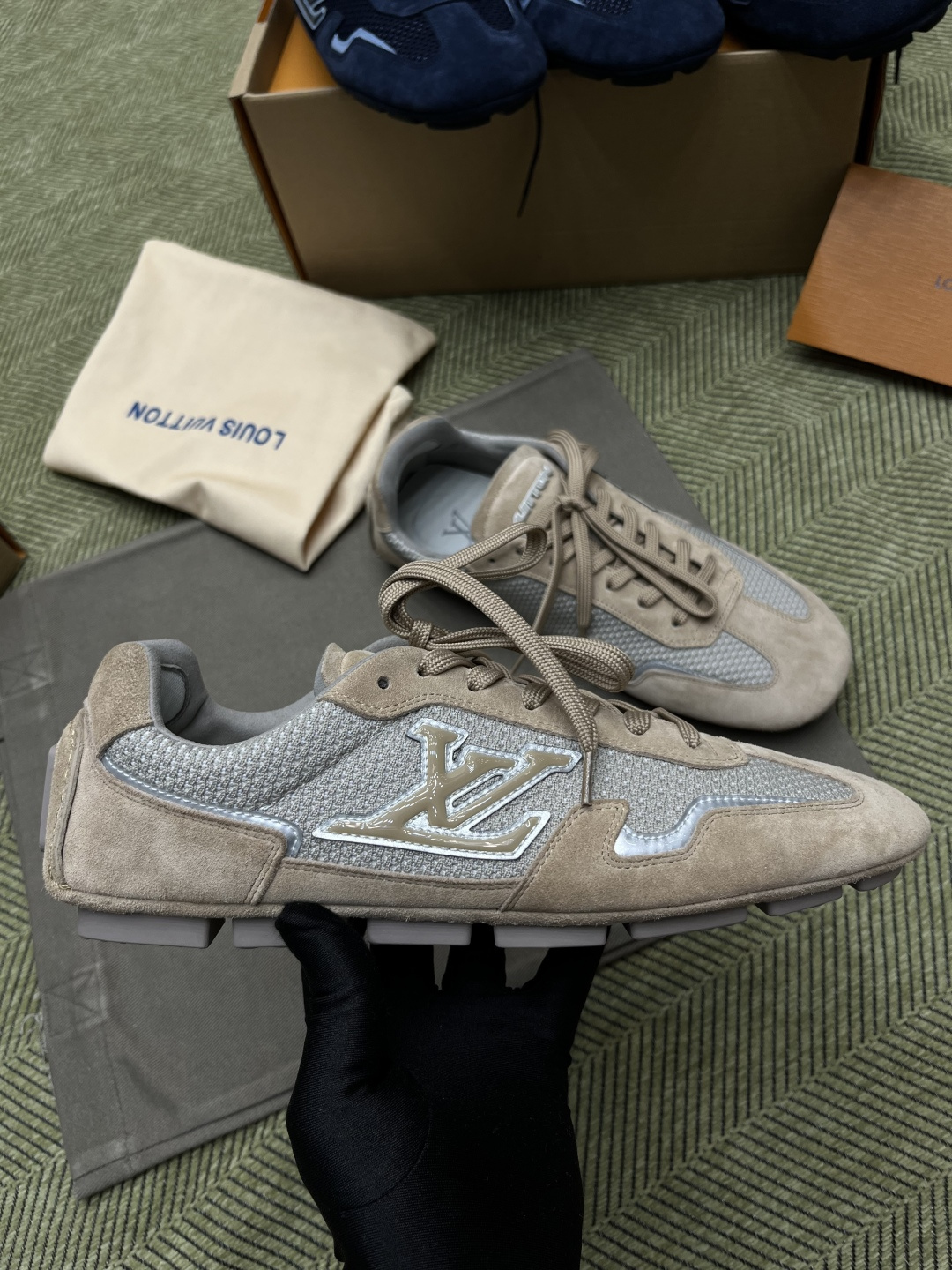 루이비통 Rally 스니커즈