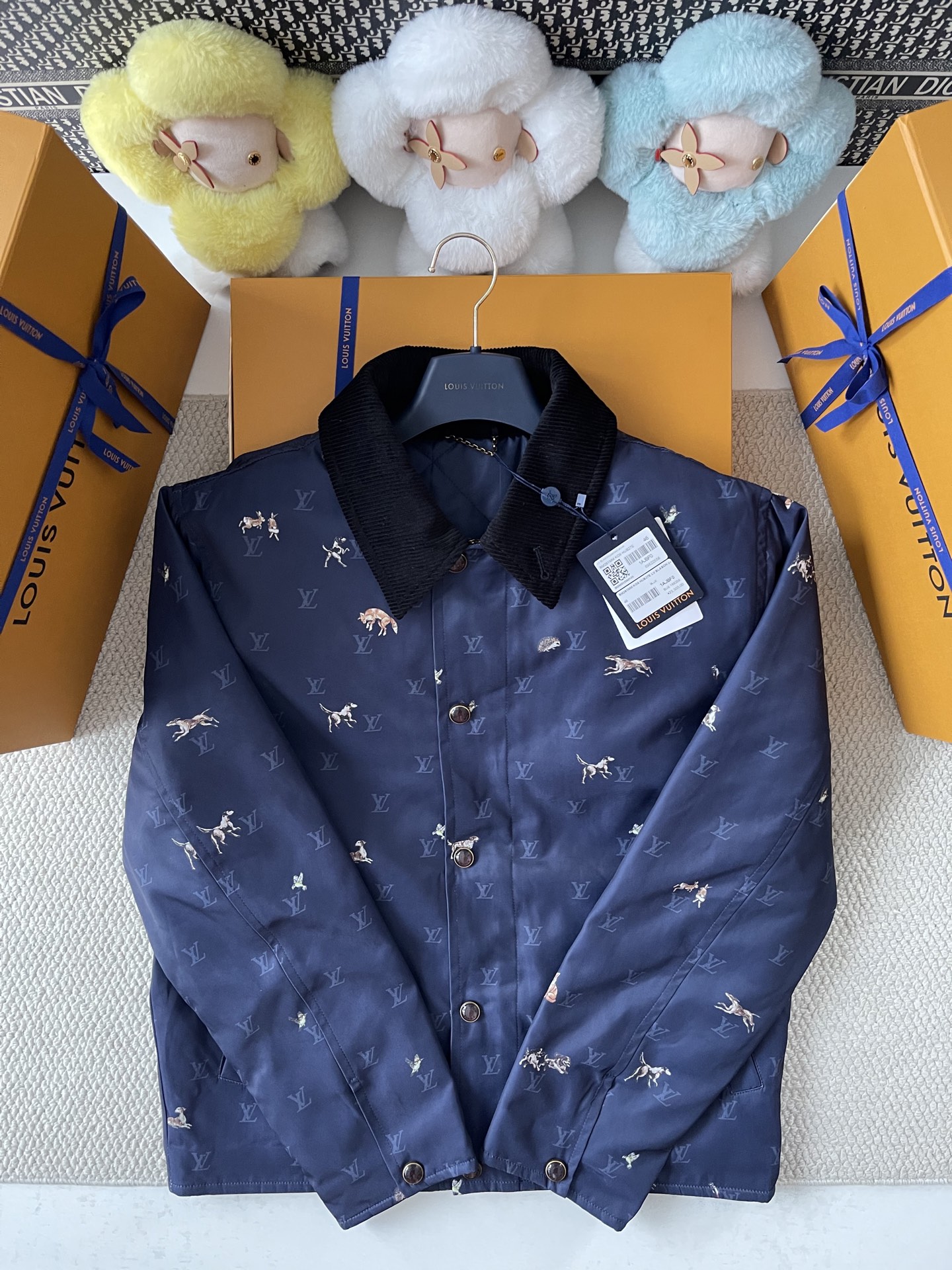 1AJBFS Veste matelassée LV Blason