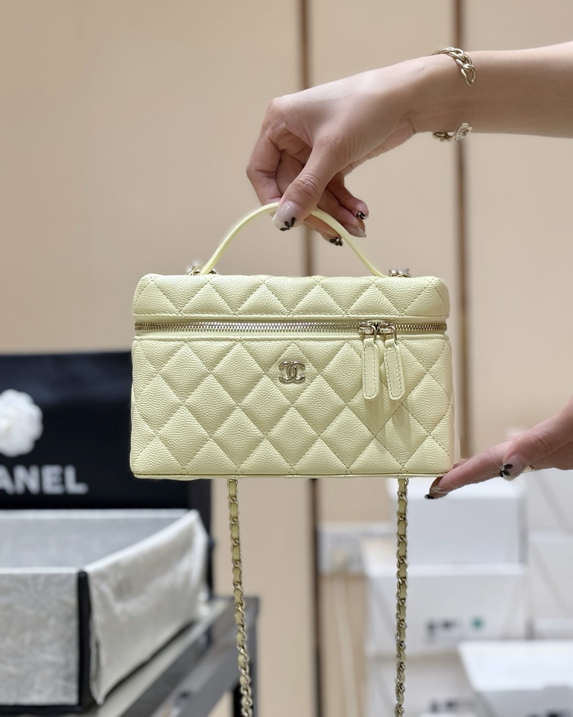 샤 ƆC 넬 탑핸들 포쉐트 체인 베니티백 AP4385 14*19*5cm