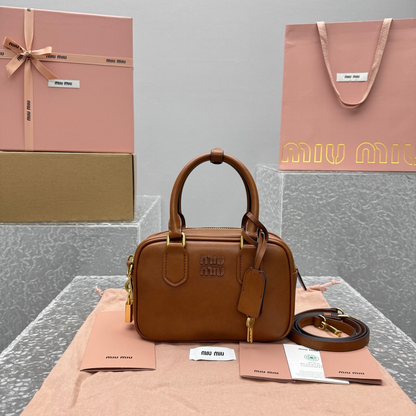 미우 미우 아르카디 레더 백 꼬냑 5BB123 19x  13 x  6 cm