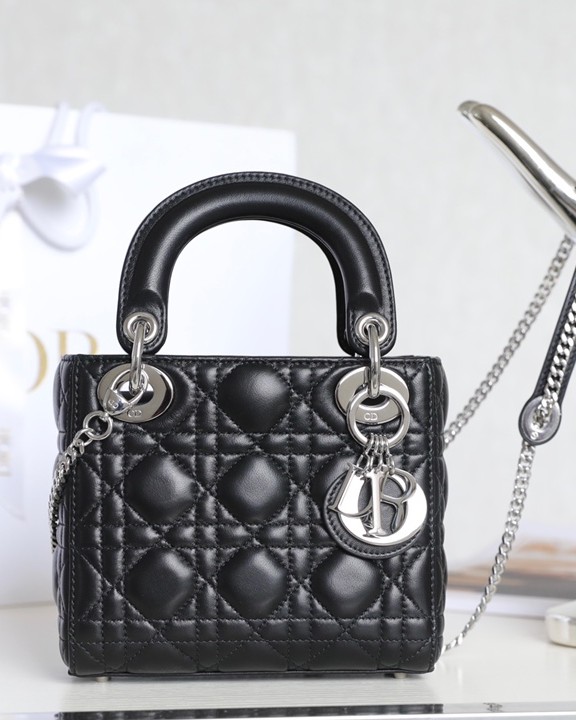 디올 Lady Dior  mini 17*15*7cm