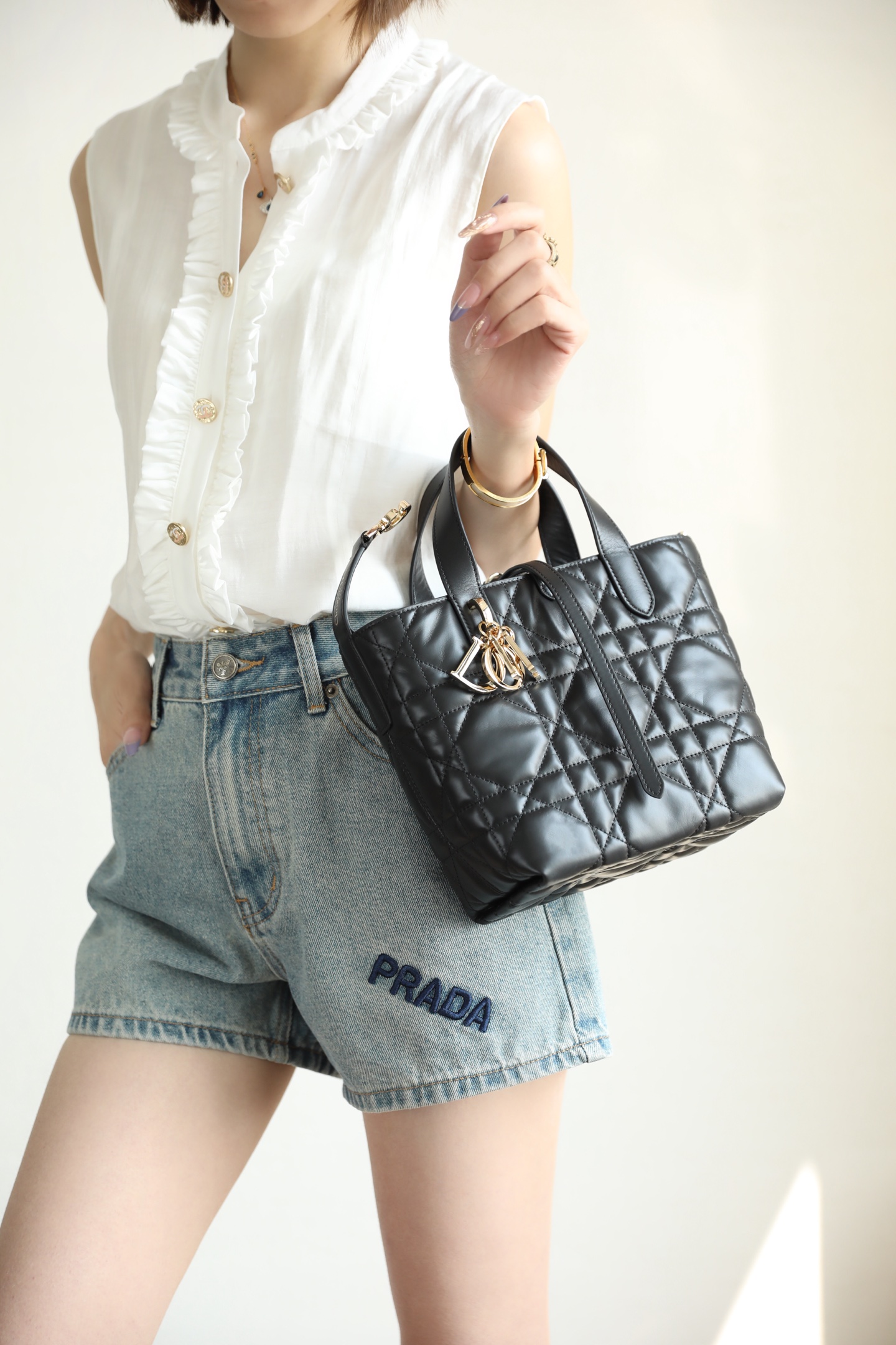 디올 스몰 뚜주흐 버티컬 토트백 M2835OSNW  18.5 x 18.5 x 12cm