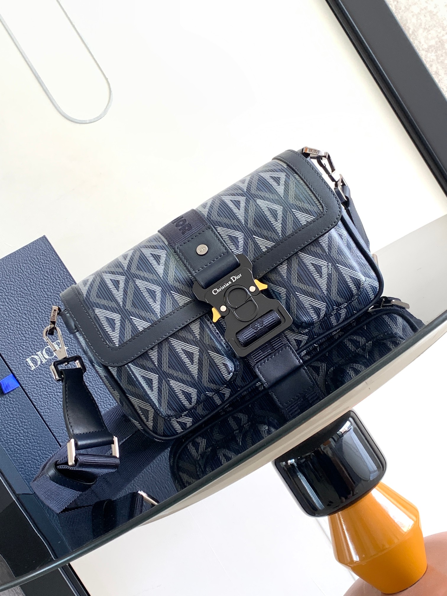 디올 힛 더 로드 메신저백 1HTME165YMJ 27 x 17 x 9 cm