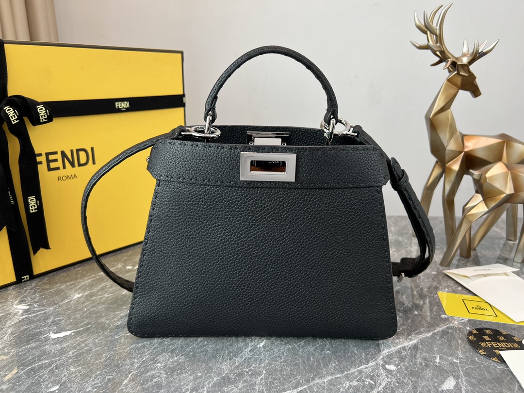 FENDI 스몰 피카부peekaboo   ISeeU 27*9.5*21cm