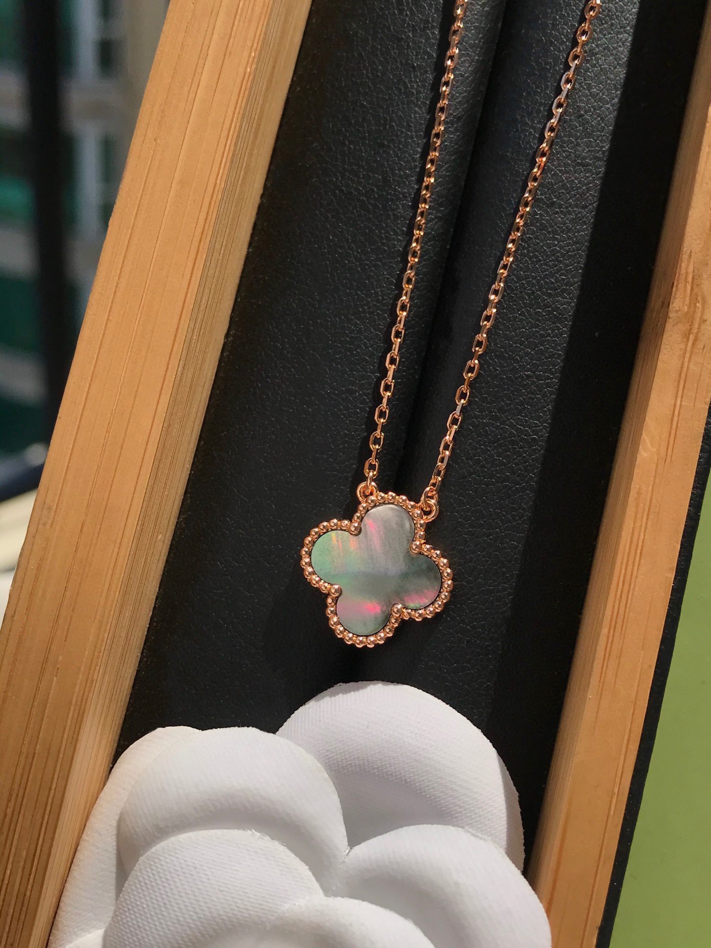 Van Cleef & Arpels-  아펠 알함브라 펜던트