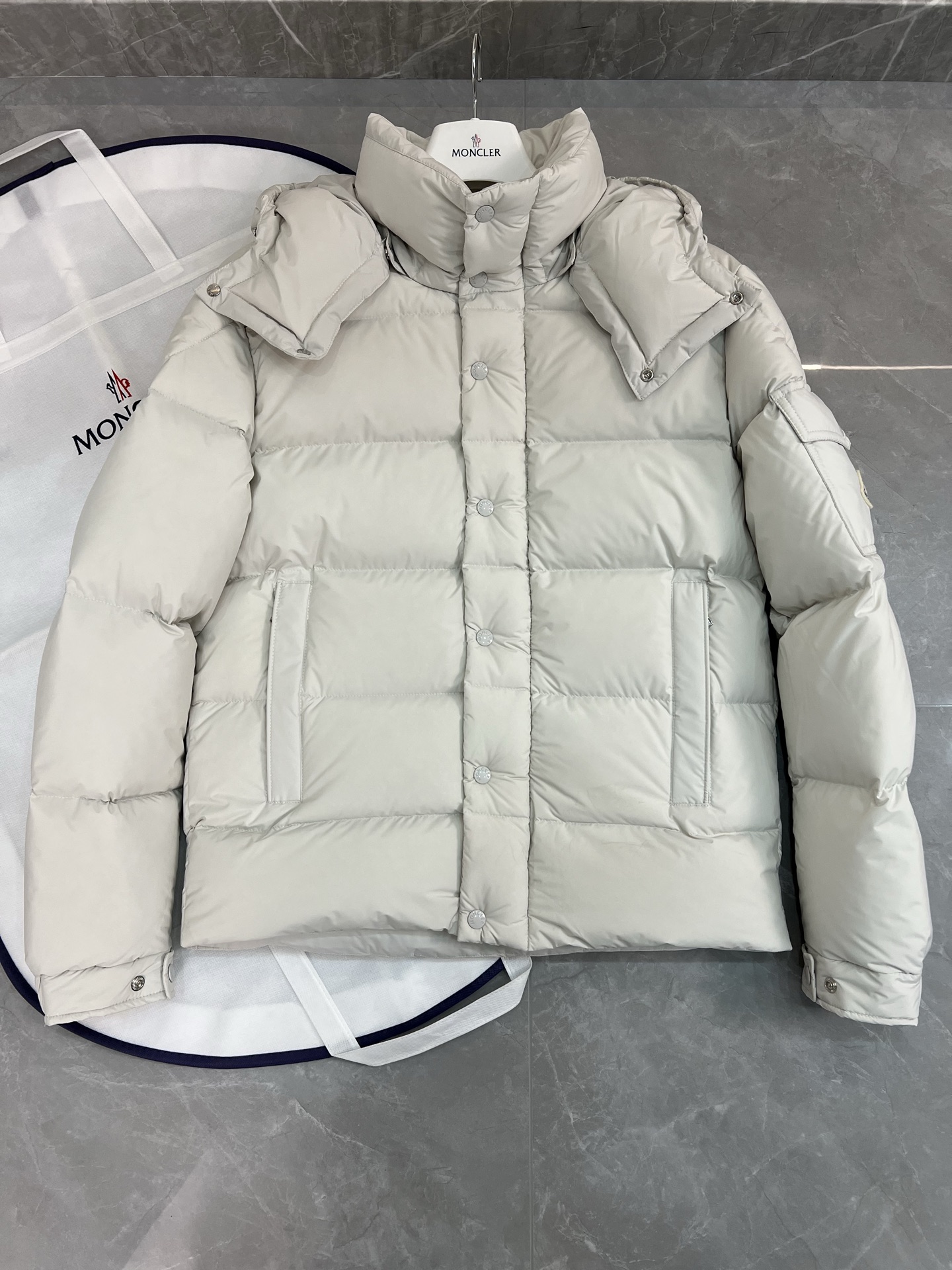 몽클레르 마야 무광 후드 다운 재킷