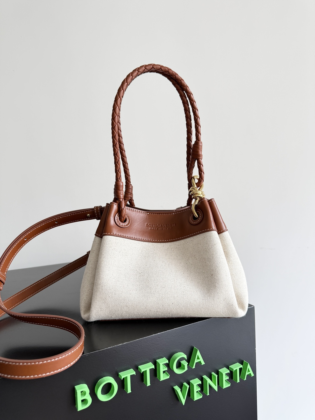 보테가 베네타 스몰 파라슈트 826220  21*17*16cm