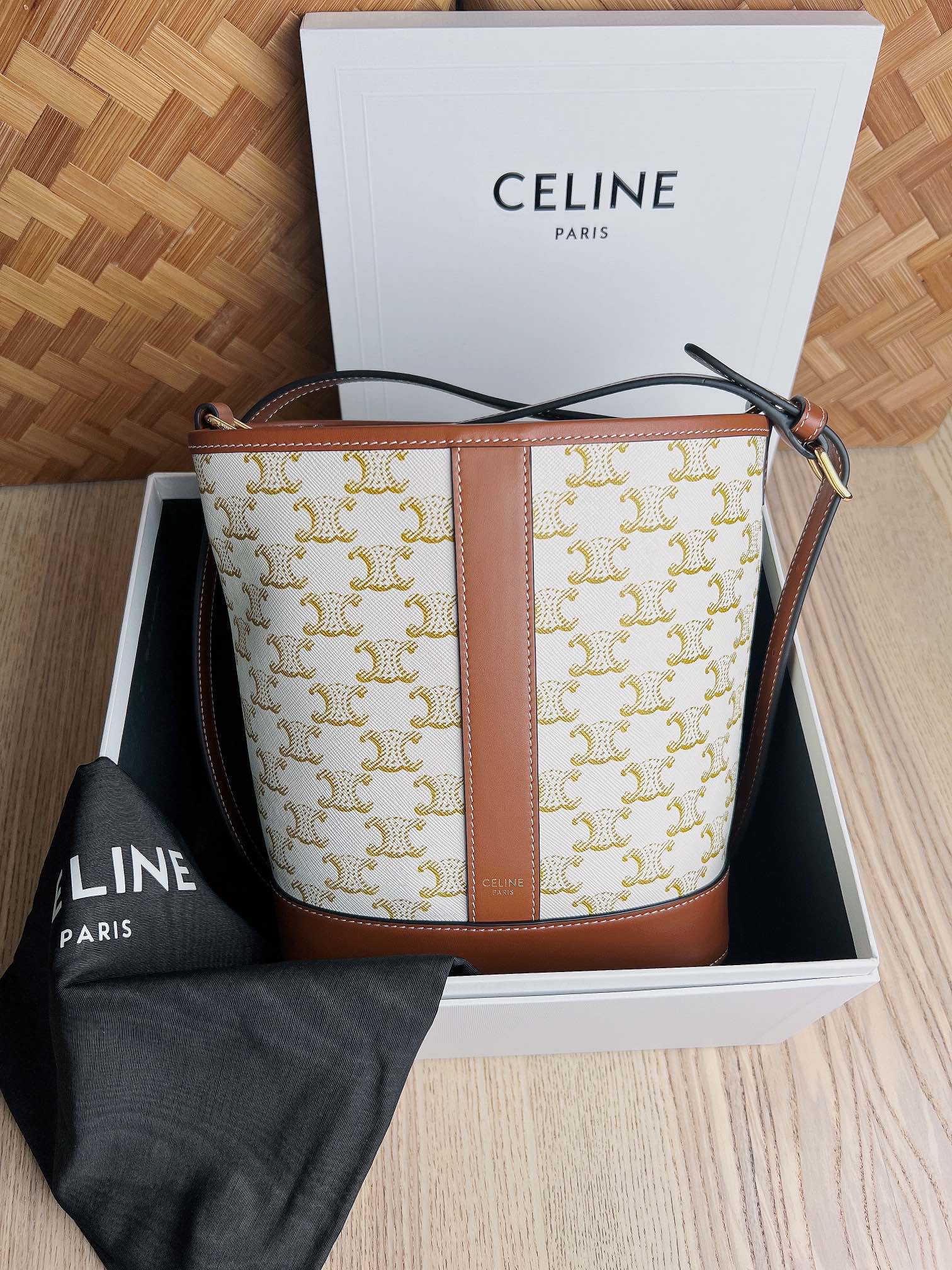 셀린느 스몰 버킷 191442CAS   26×22×13cm