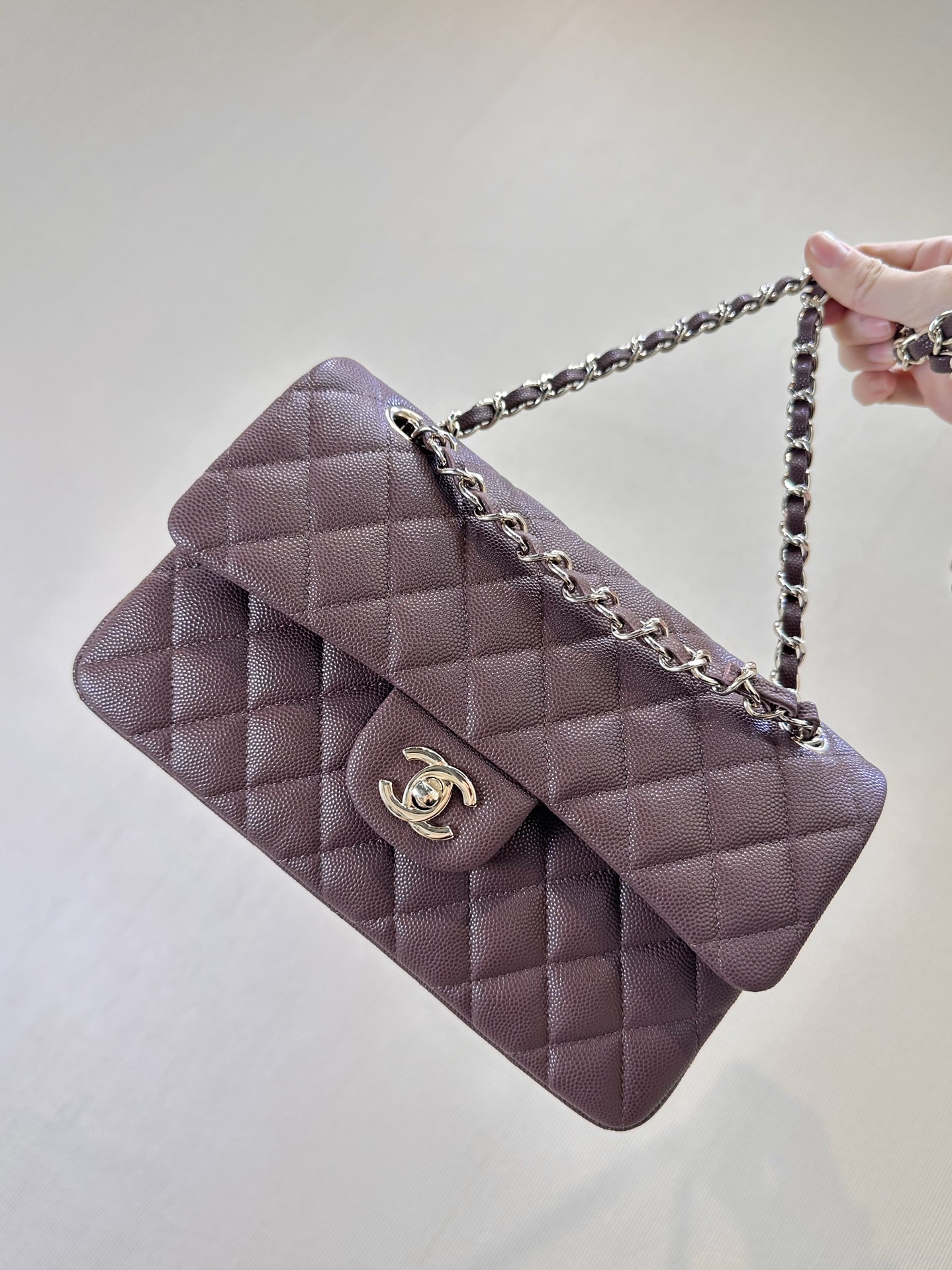  샤 ƆC ⅭＨΑＮＥⅬ ƆC 넬 클래식 캐비어 플랩백 미디움 25cm 112