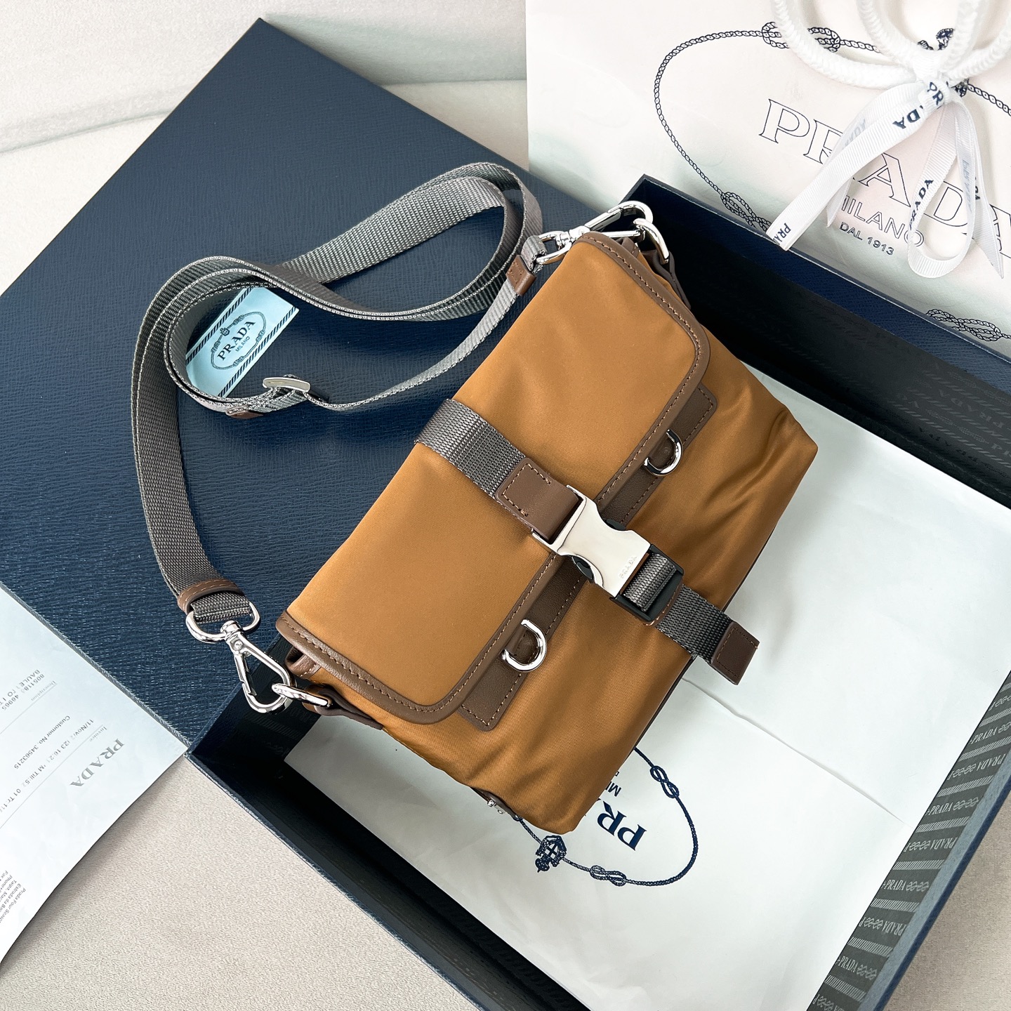 프라다 리나일론  스마트폰 케이스 폰홀더 2ZT071  19x13x5.5cm