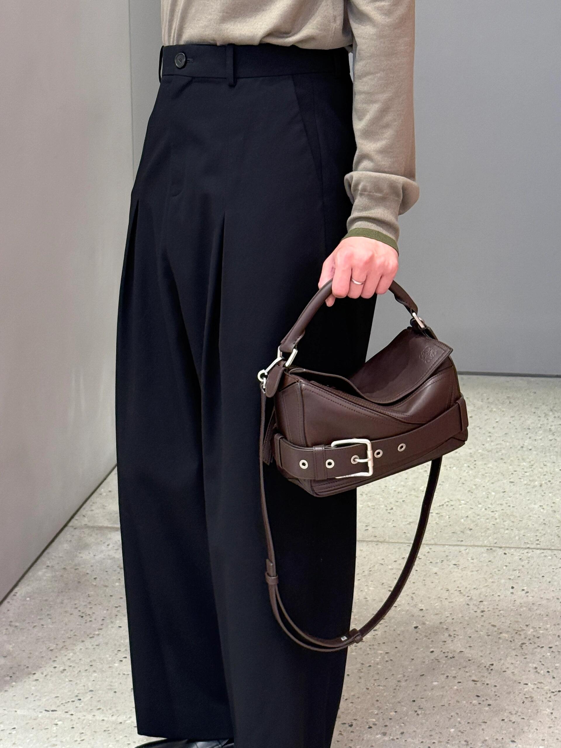 로에베 스몰 페더라이트 퍼즐 백  24*10.5*16.5cm