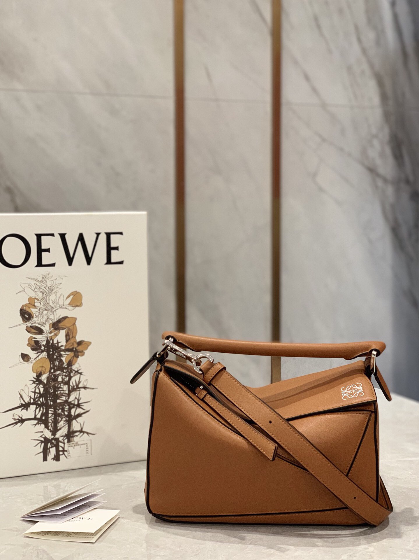 로에베 스몰 퍼즐 가방 샤이니 카프스킨   24*10.5*16.5cm