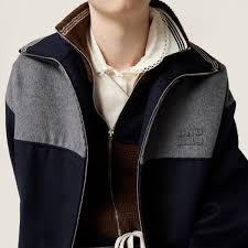 미우미우 로고 자수 지퍼 스웨트셔츠