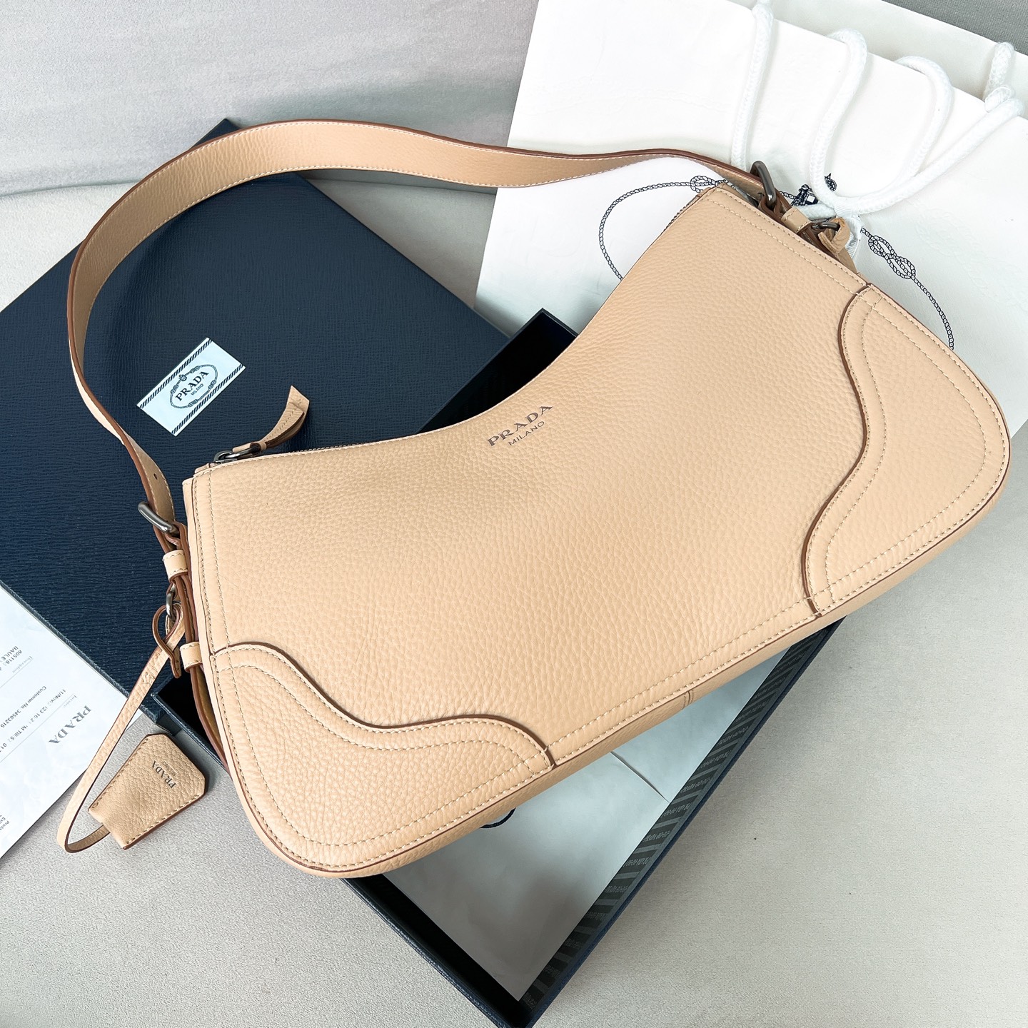 프라다 에메 라지 가죽 1BC280 36*20*11cm