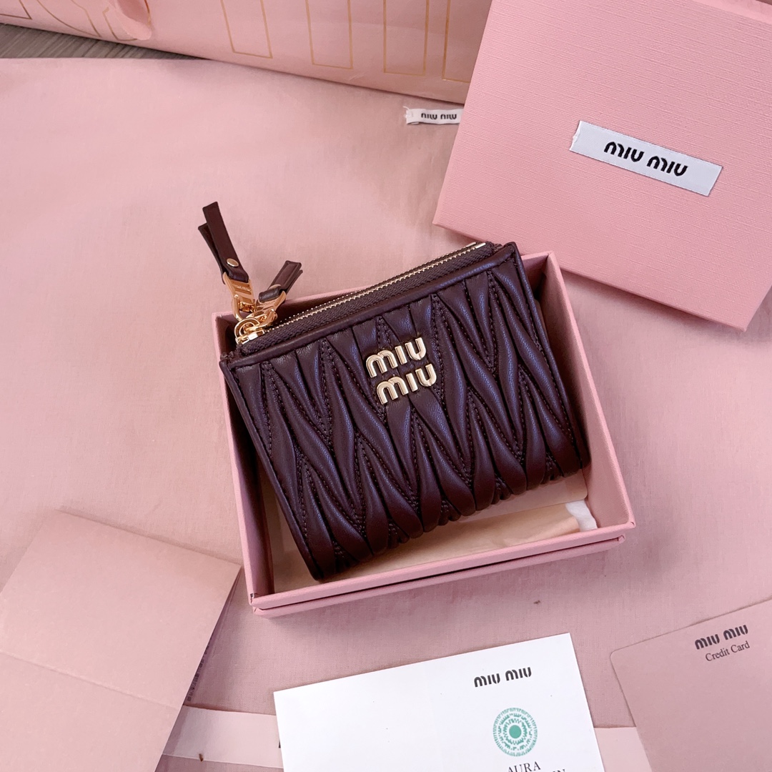 미우 미우 핑크 가죽 지갑 5ML024AFPP