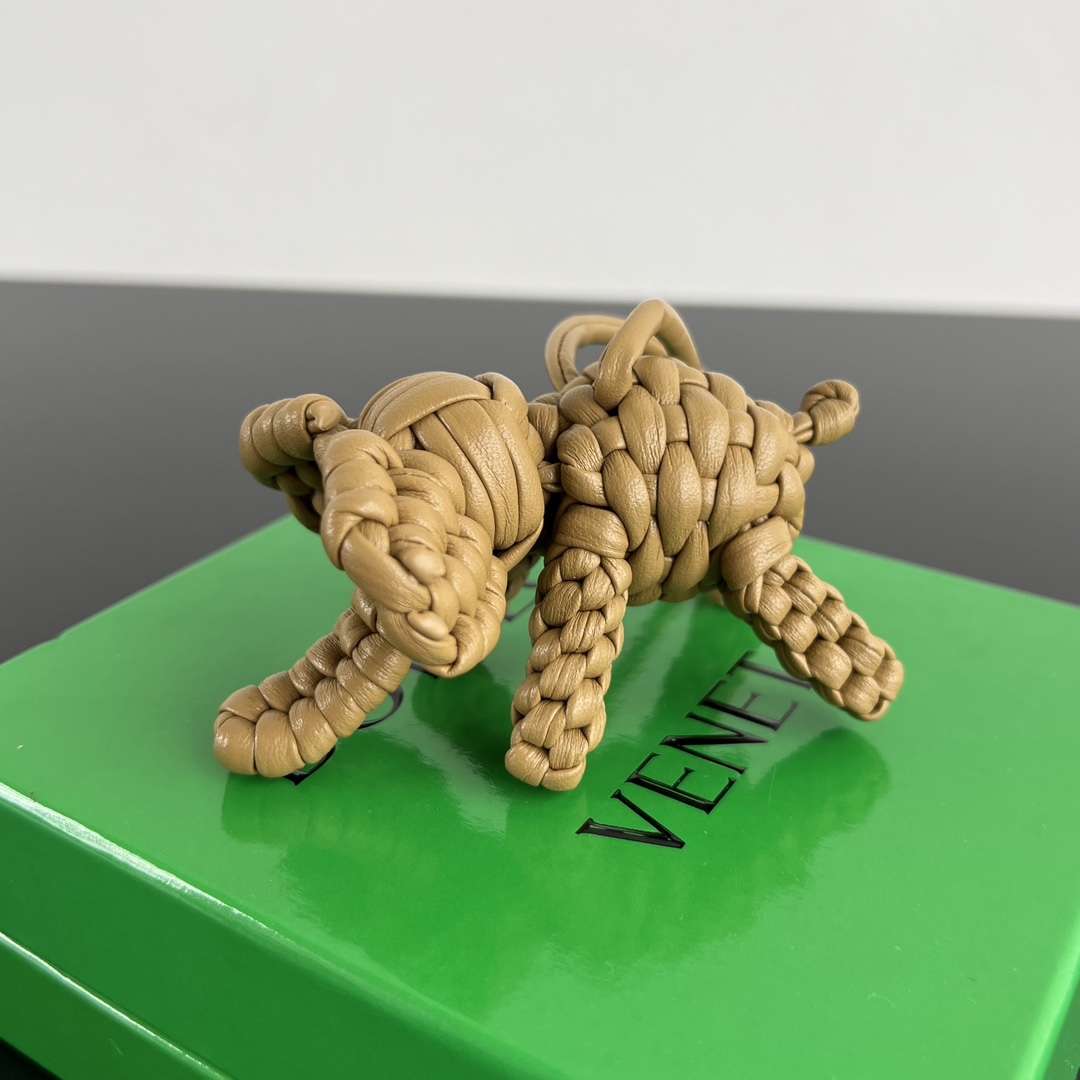 보테가 베네타의 여전한 동물 사랑 '동물 참' 컬렉션