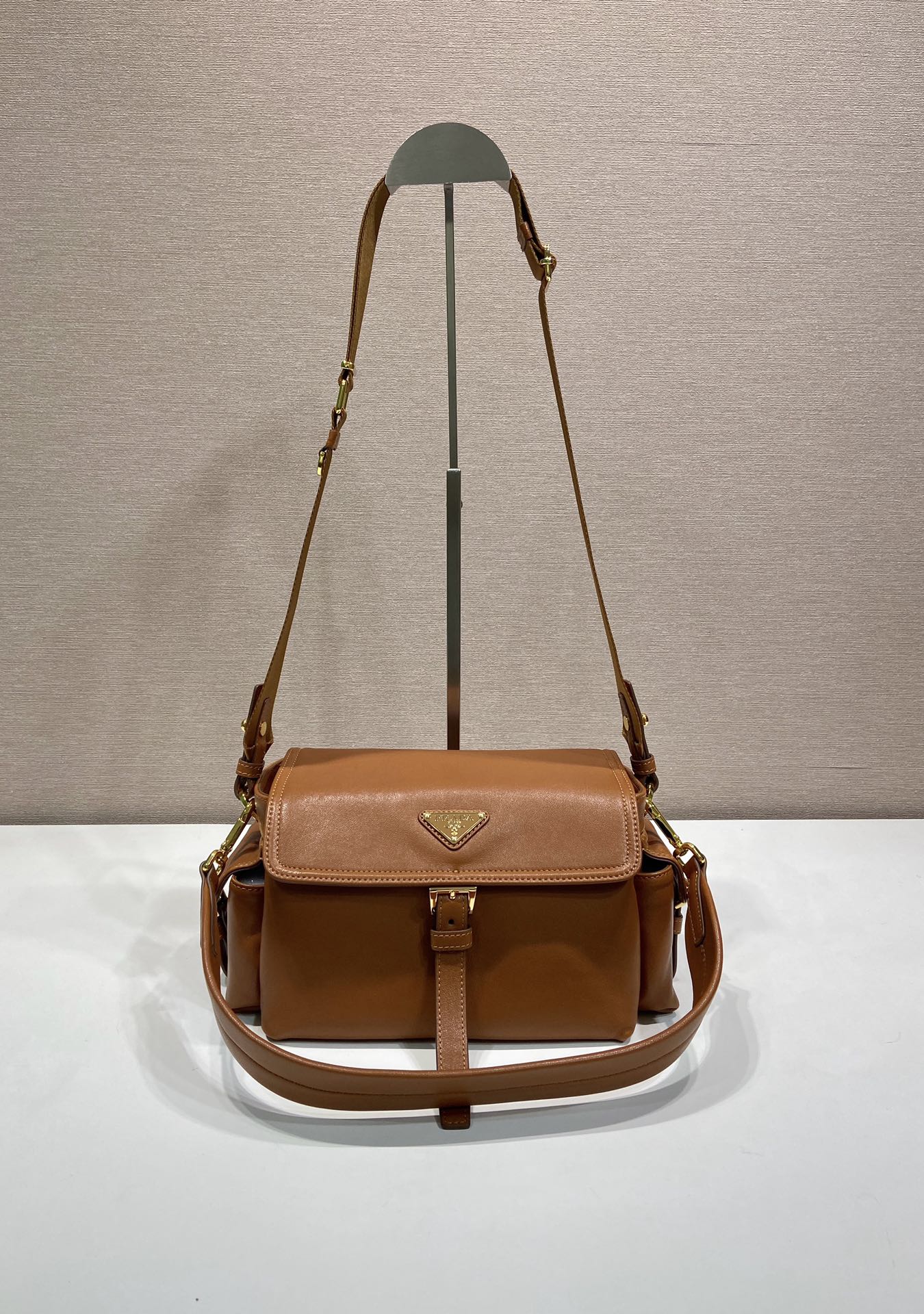 프라다 양가죽 크로스백 1BD394 30x14x10cm