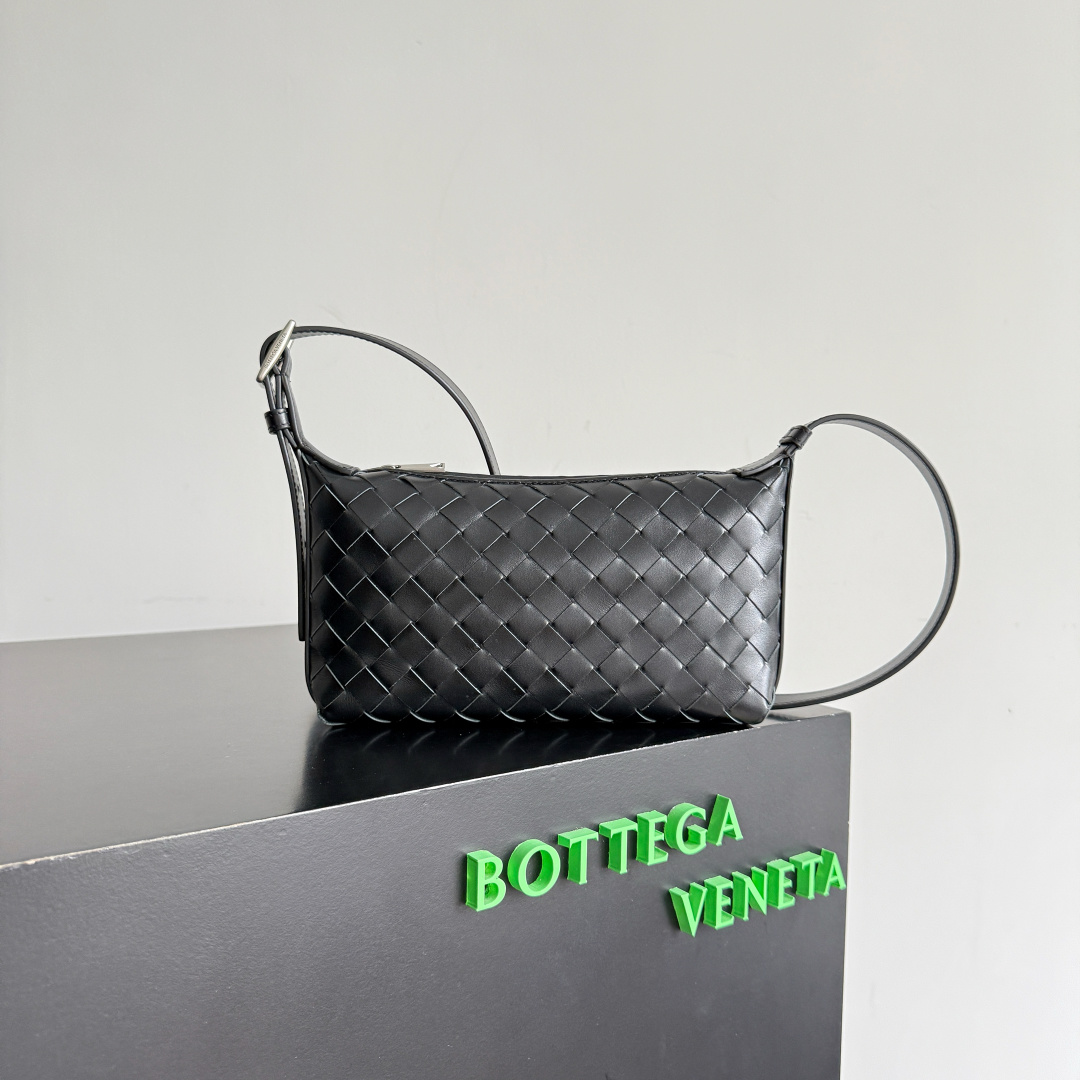 보테가베네타 인트레치아토  지퍼 크로스바디 백 844018  20*12*5.5cm