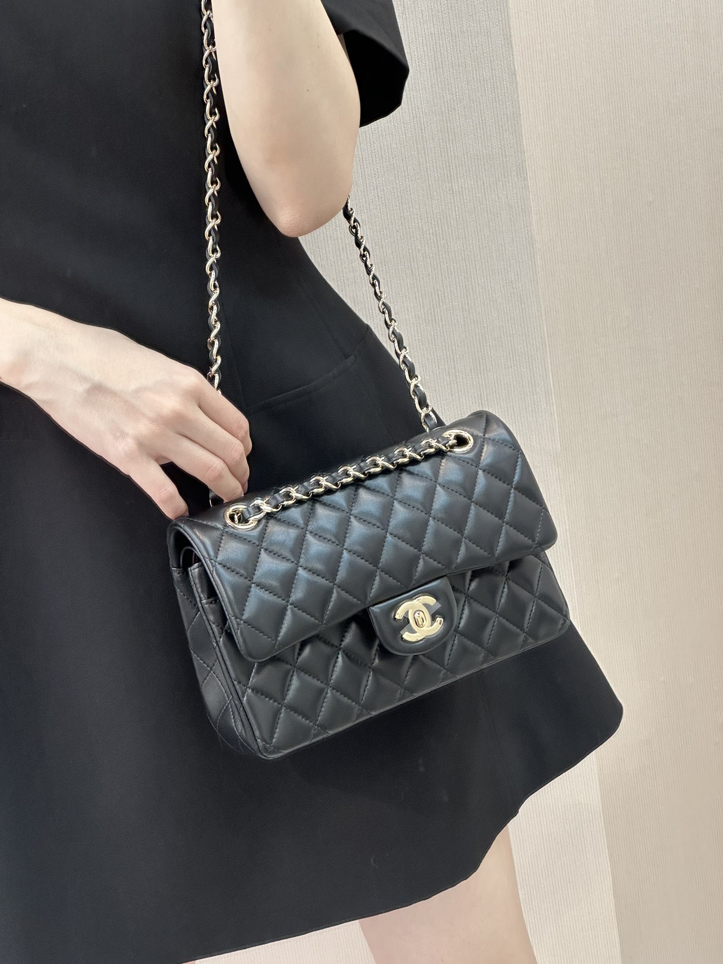  샤 ƆC ⅭＨΑＮＥⅬ ƆC 넬 클래식 캐비어 플랩백 CF23