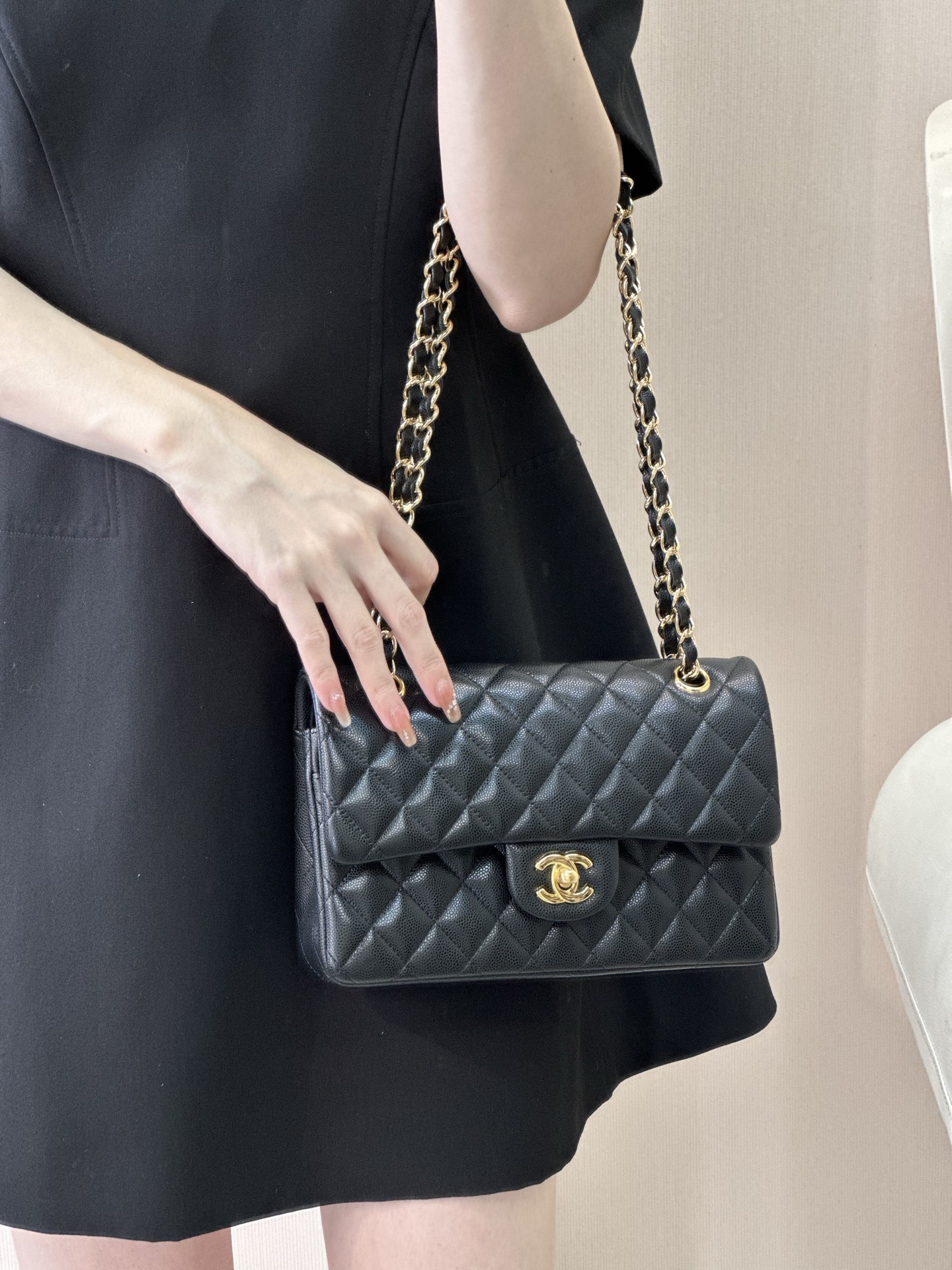  샤 ƆC ⅭＨΑＮＥⅬ ƆC 넬 클래식 캐비어 플랩백 CF23