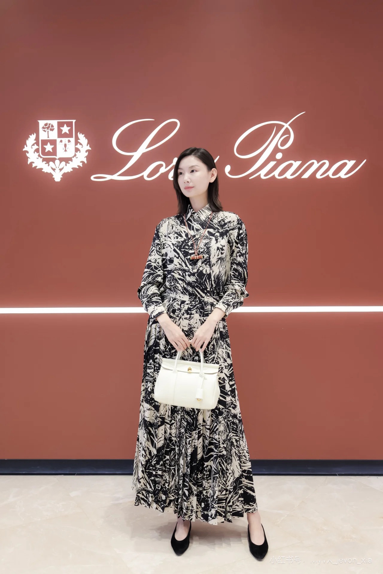 로로피아나 룸 백 L25 FAP6560   25×18×12.5cm