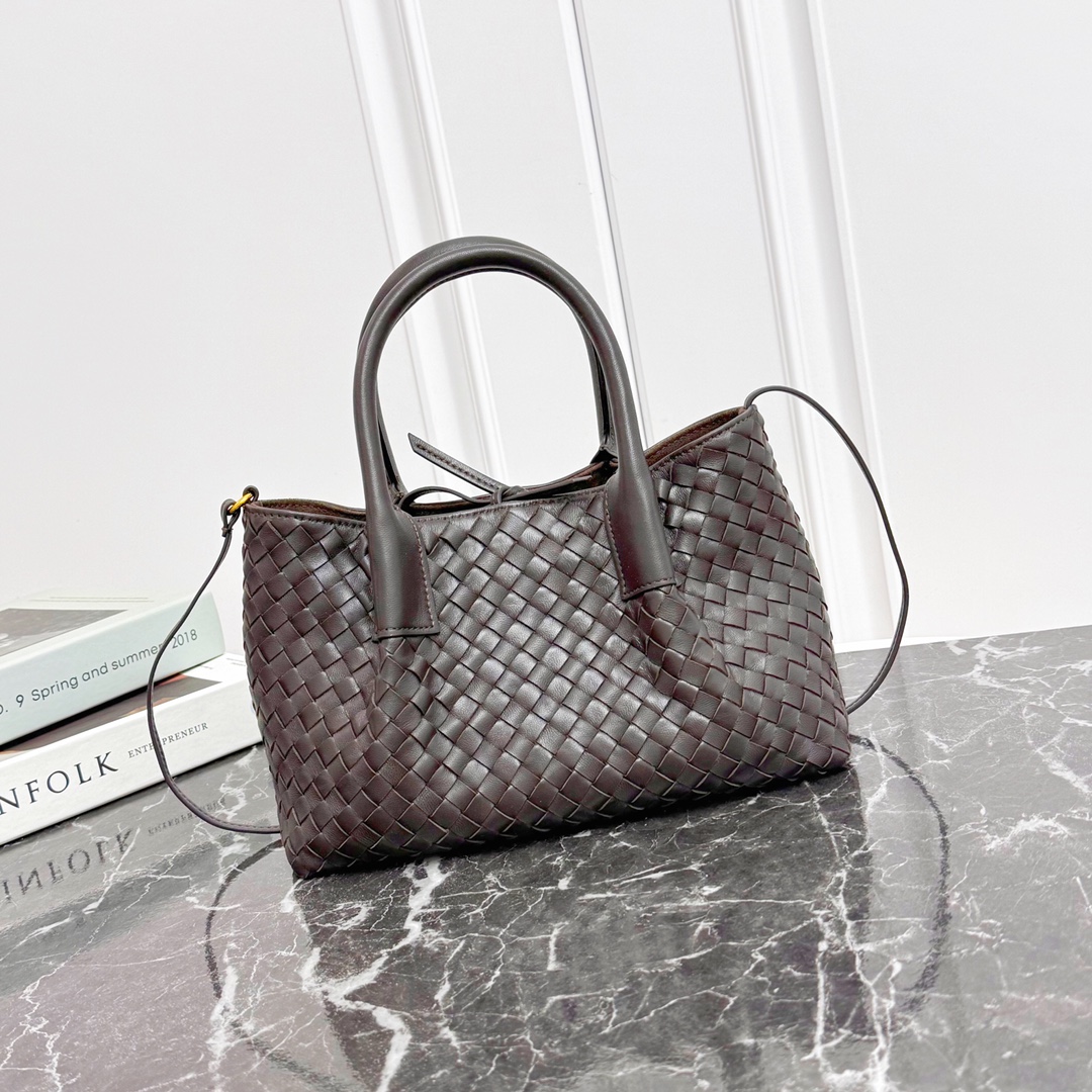 25FW 보테가베네타 스몰 피나코테카 폰단트 835881  24*15*12CM